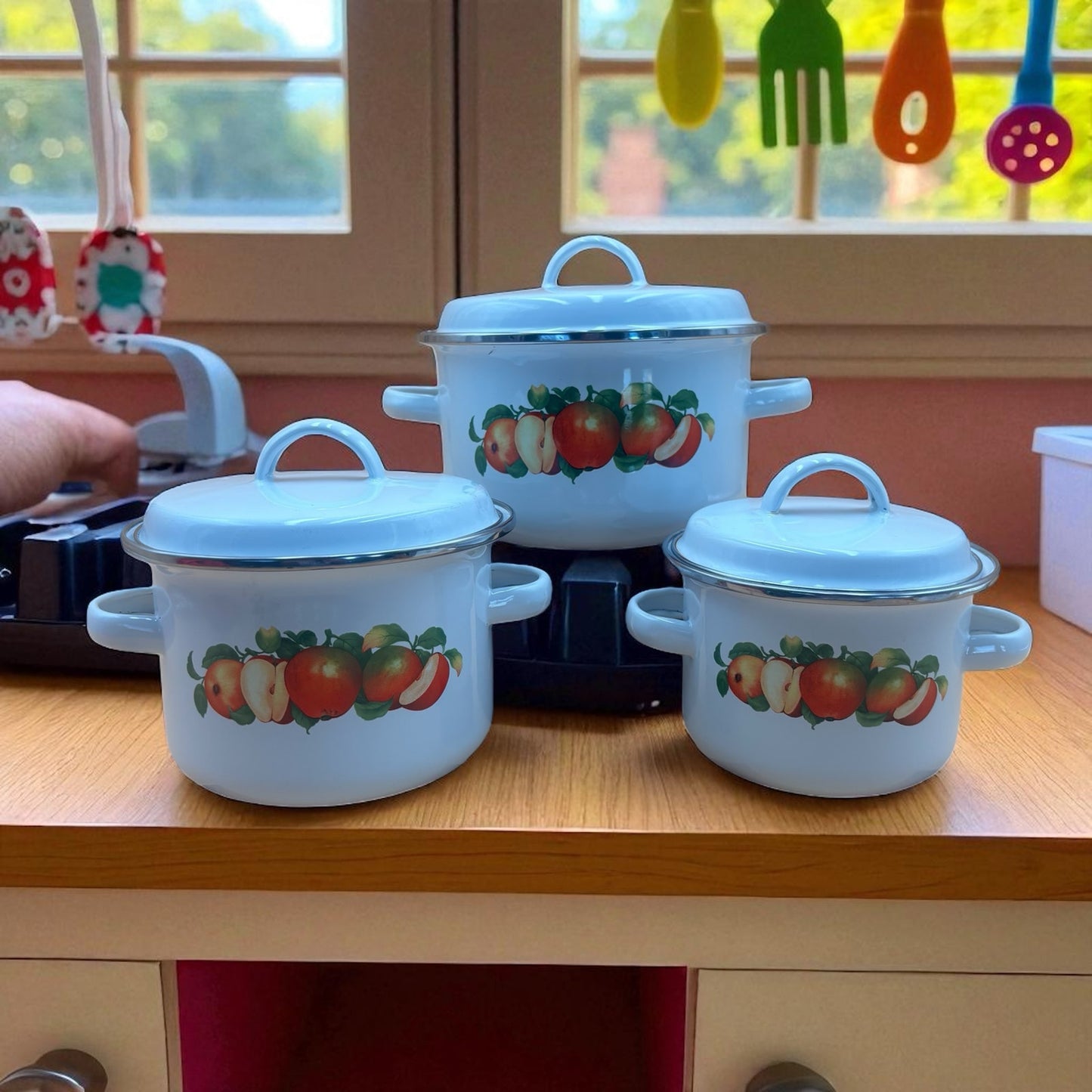 Set of 3 Decorative Apple Enamel Pots – Made in Indonesia