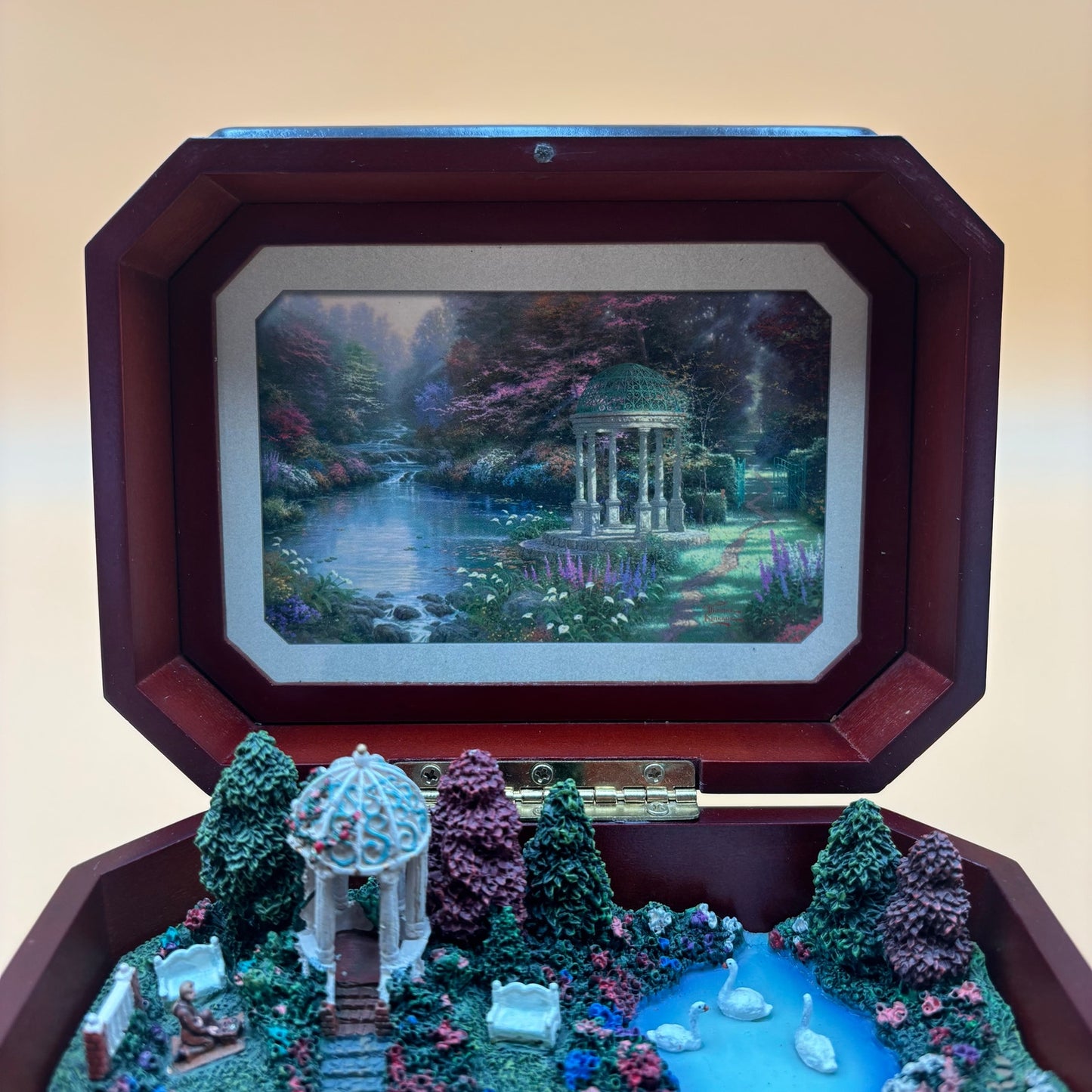 Thomas Kinkade Garden of Prayer Music Box – Ardleigh Elliott, Plays “You’ll Never Walk Alone”