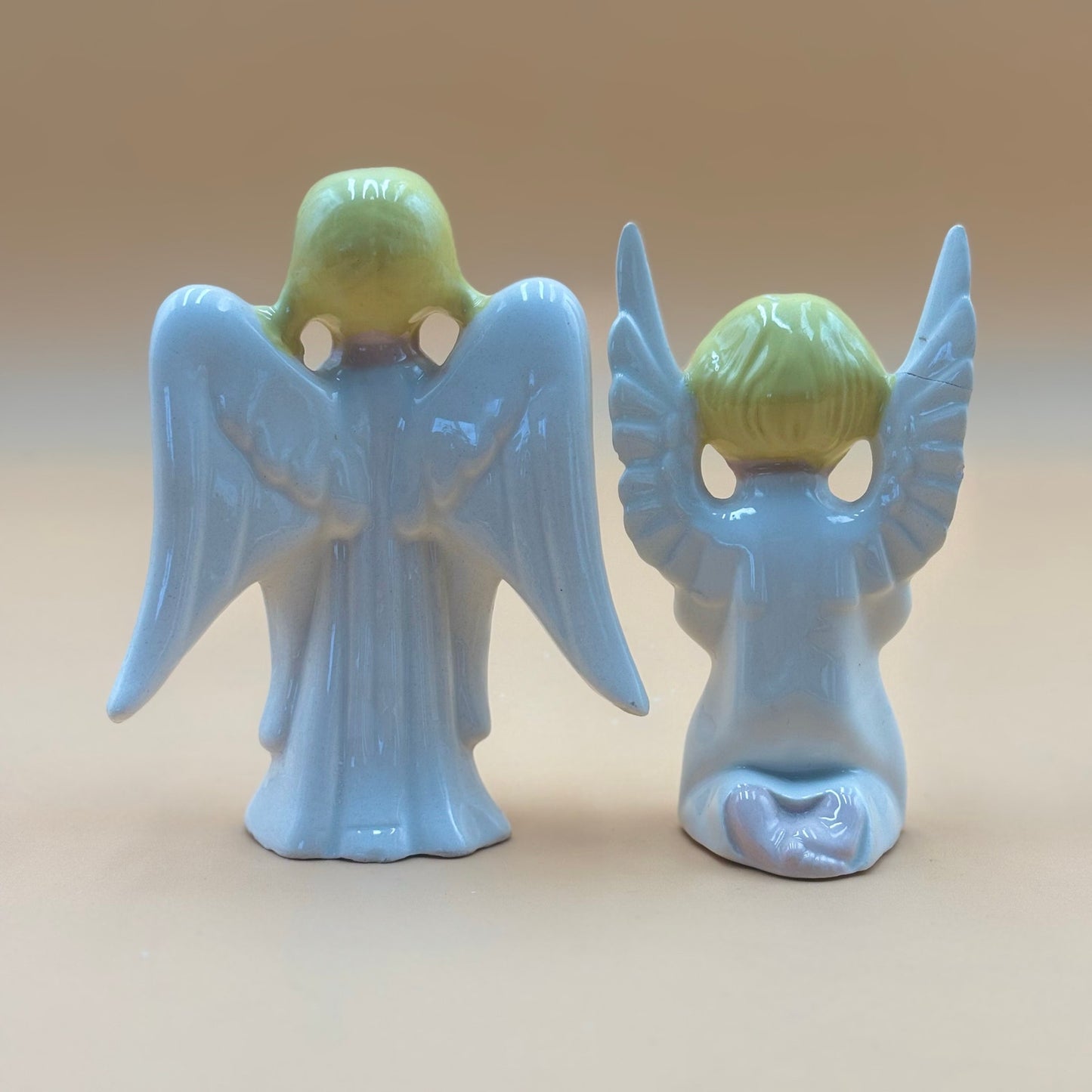 Pair of Vintage Holland Mold-Style White Ceramic Angels – Scroll & Prayer