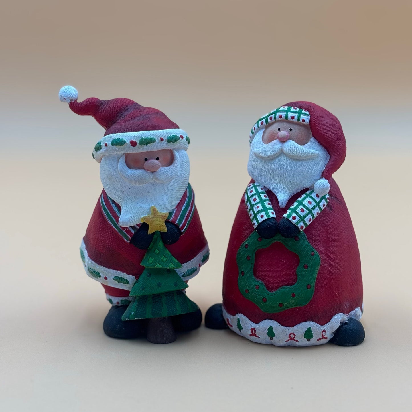 Pair of Santa Claus Resin Figurines – Festive Christmas Decor