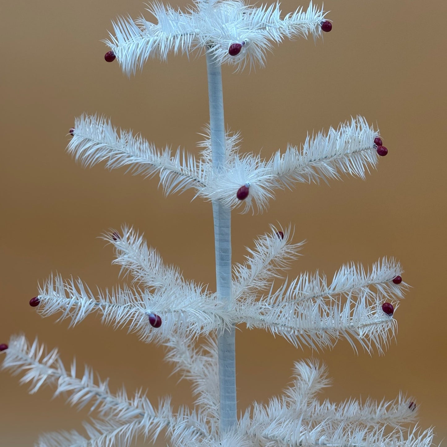 White Feather Goose Christmas Tree with Red Berries – 24” Vintage Style