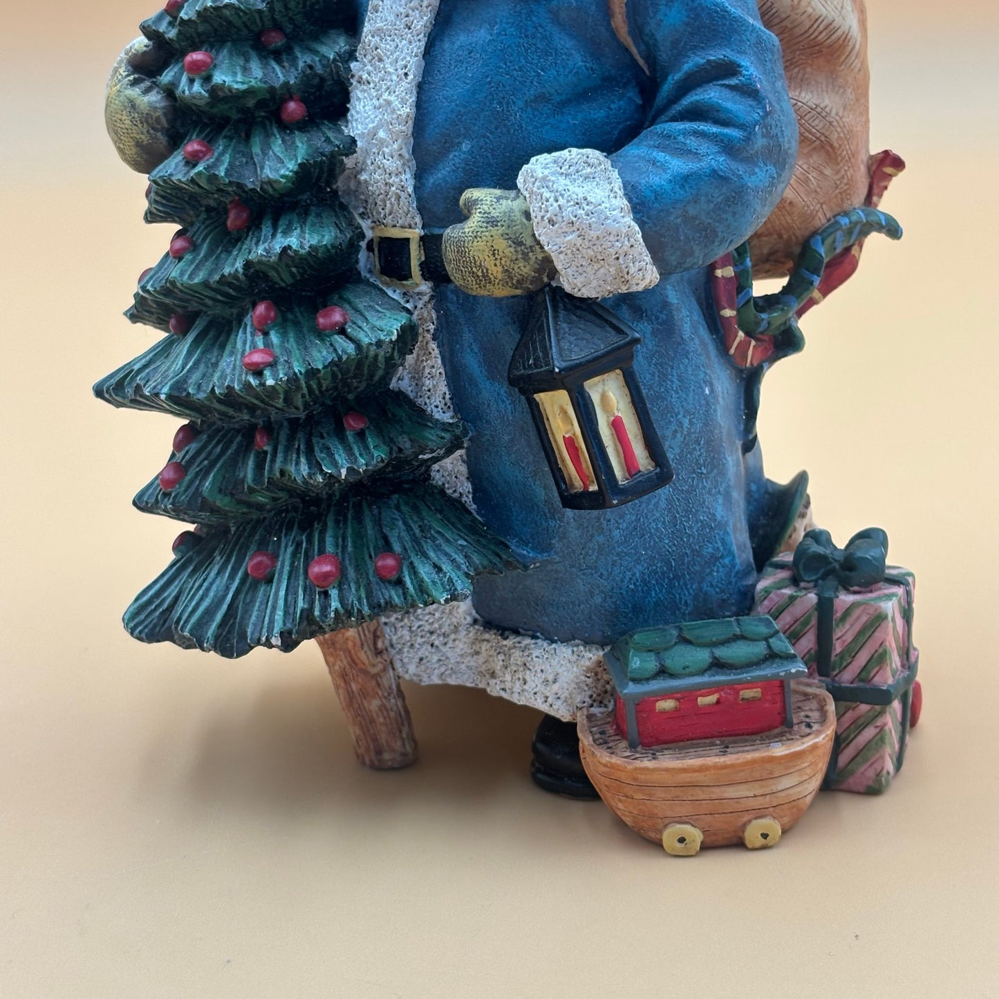 Lang & Wise Classic Santa by Susan Winget – “Santa’s Blue Coat” 1998 Figurine