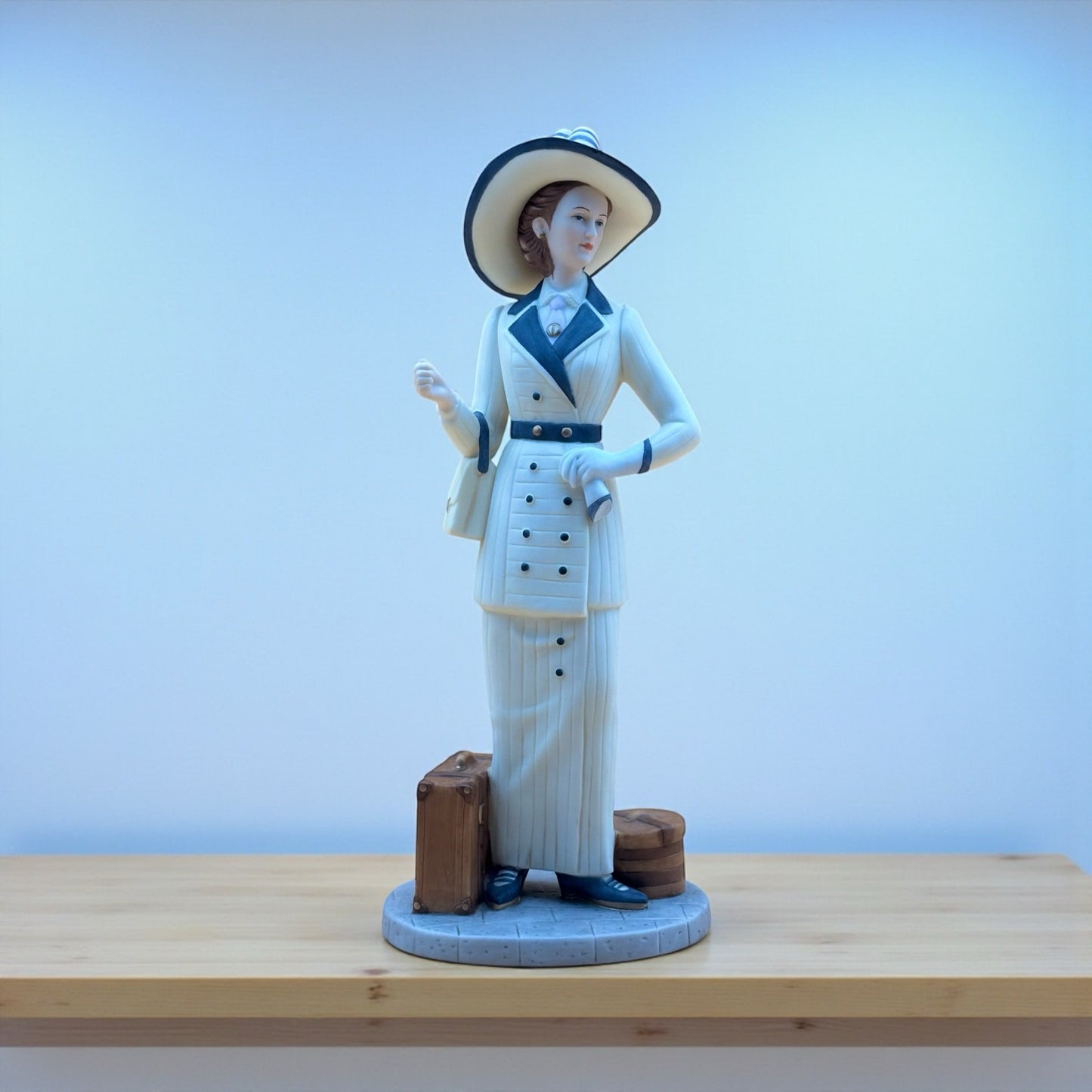 Home Interiors “Bon Voyage” Statue – 2002 Figurine