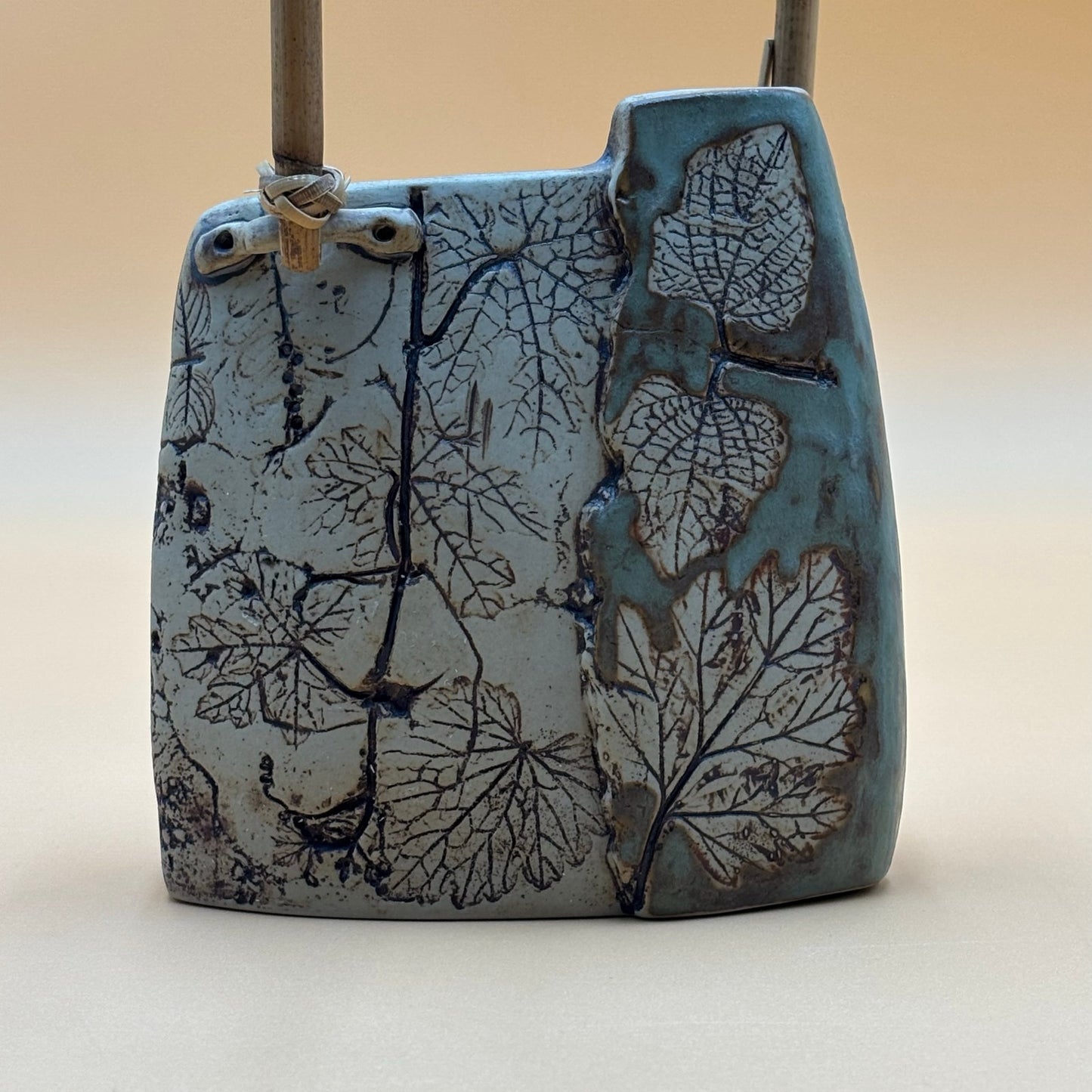 TENMOKU Malaysia Handicraft Pottery Vase with Bamboo Handle – Leaf Design