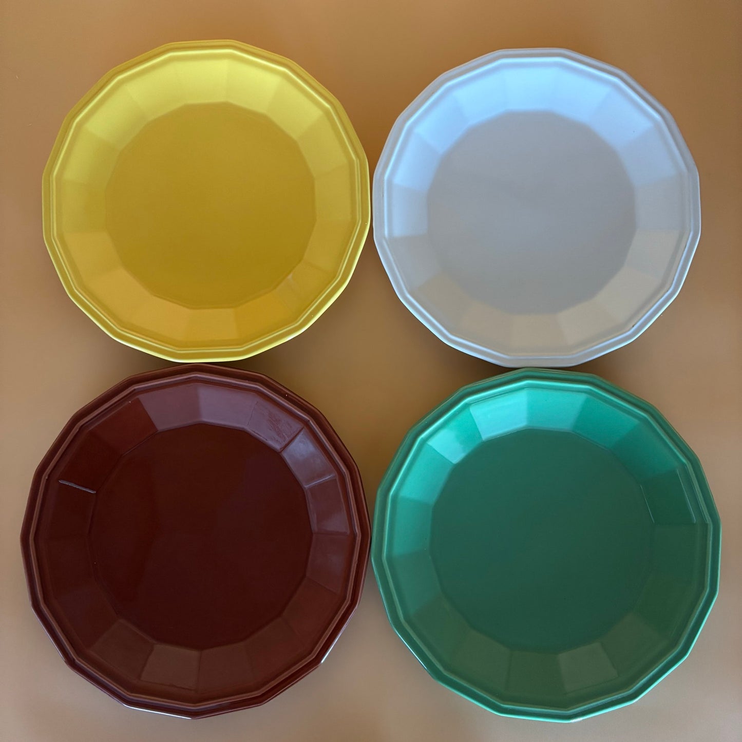 Set of 4 Vintage Homer Laughlin Dinner Plates - 10" Plates