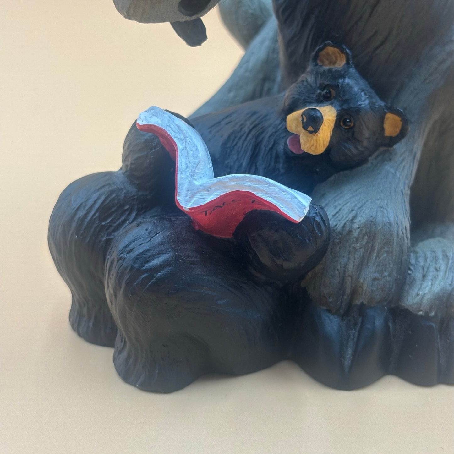 Big Sky Carvers Bearfoots “Mooses” Figurine – 2000 Reading Moose and Bear