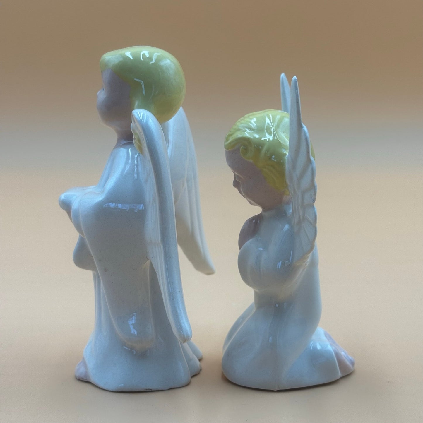 Pair of Vintage Holland Mold-Style White Ceramic Angels – Scroll & Prayer