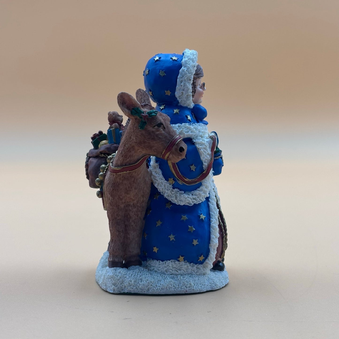 Aunt Airie (France) – International Santa Claus Collection Figurine