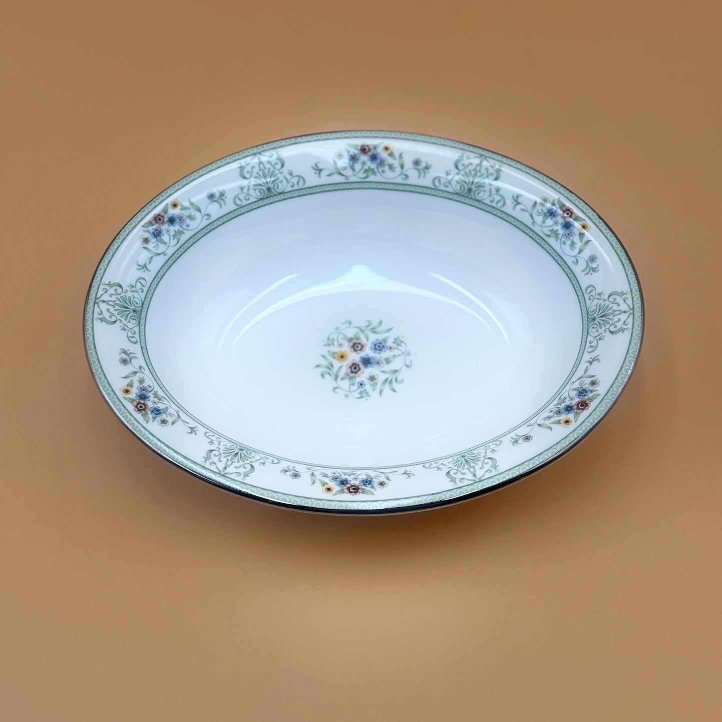 Wedgwood Agincourt R4471 Bone China Pasta/Serving Bowl – Silver-Tone Rim