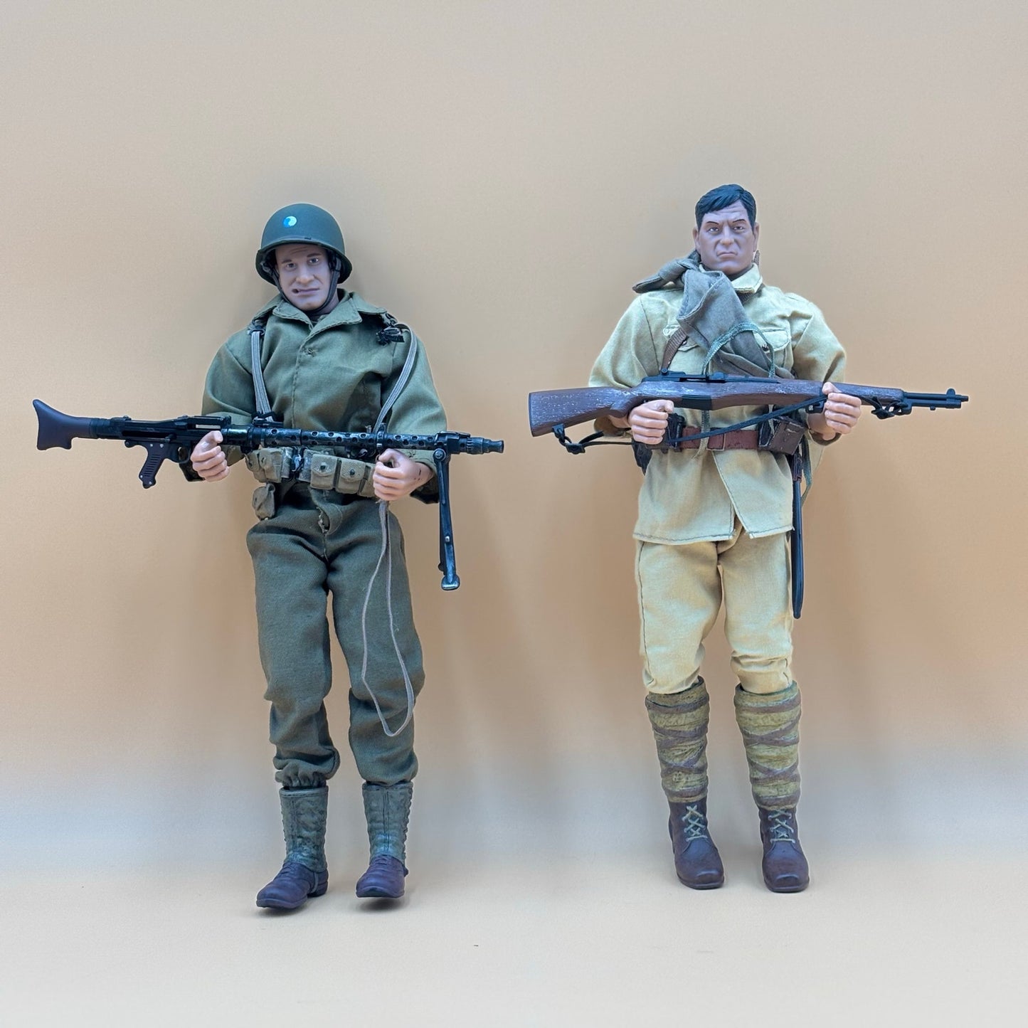 21st Century Toys Ultimate Soldiers WWII Figures with Machine Gun, Rifle & Extra Uniform
