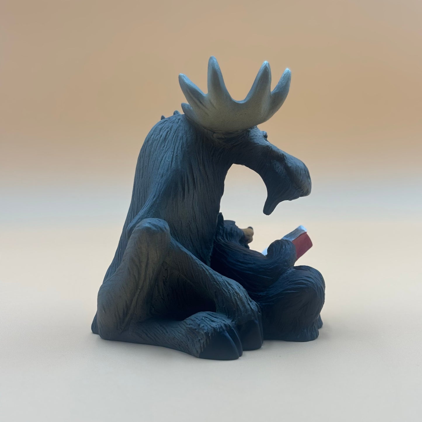 Big Sky Carvers Bearfoots “Mooses” Figurine – 2000 Reading Moose and Bear