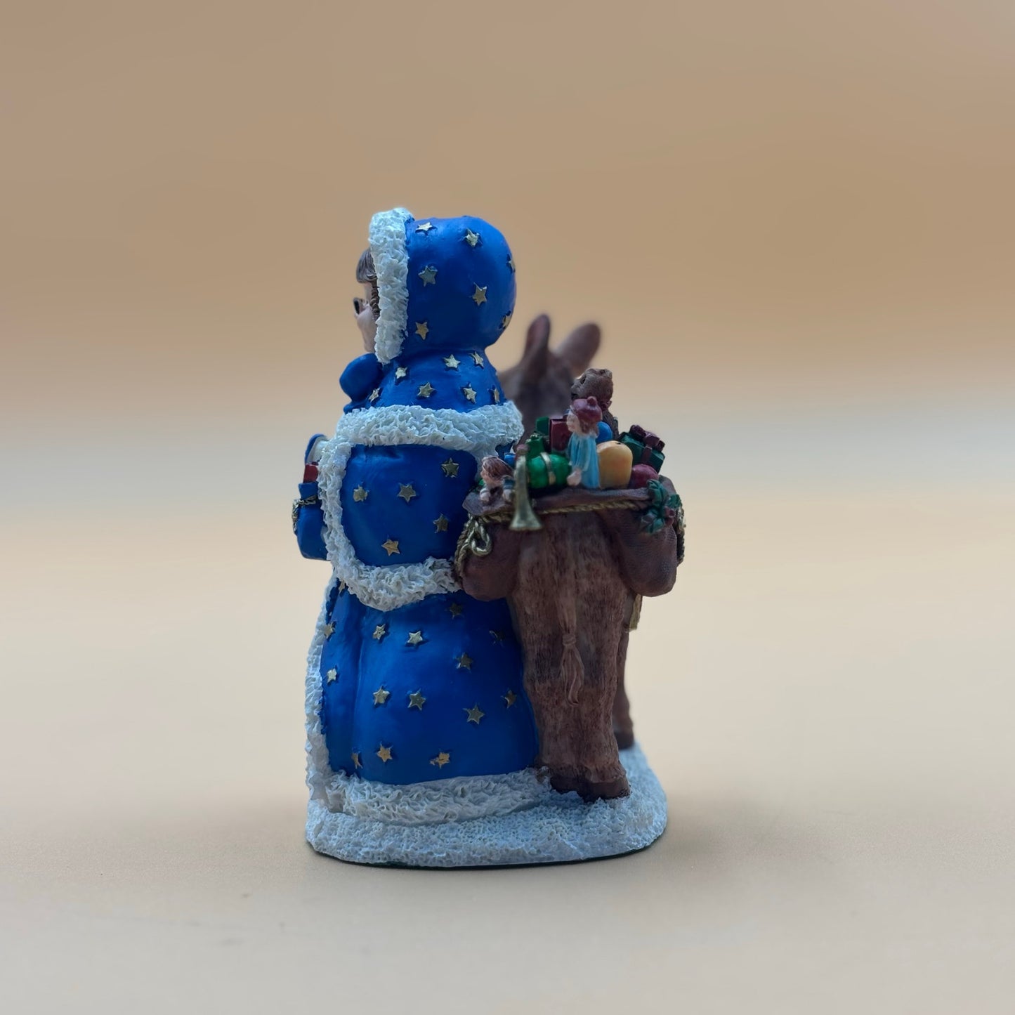 Aunt Airie (France) – International Santa Claus Collection Figurine