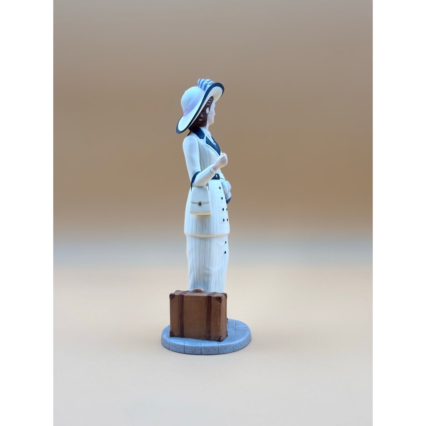 Home Interiors “Bon Voyage” Statue – 2002 Figurine