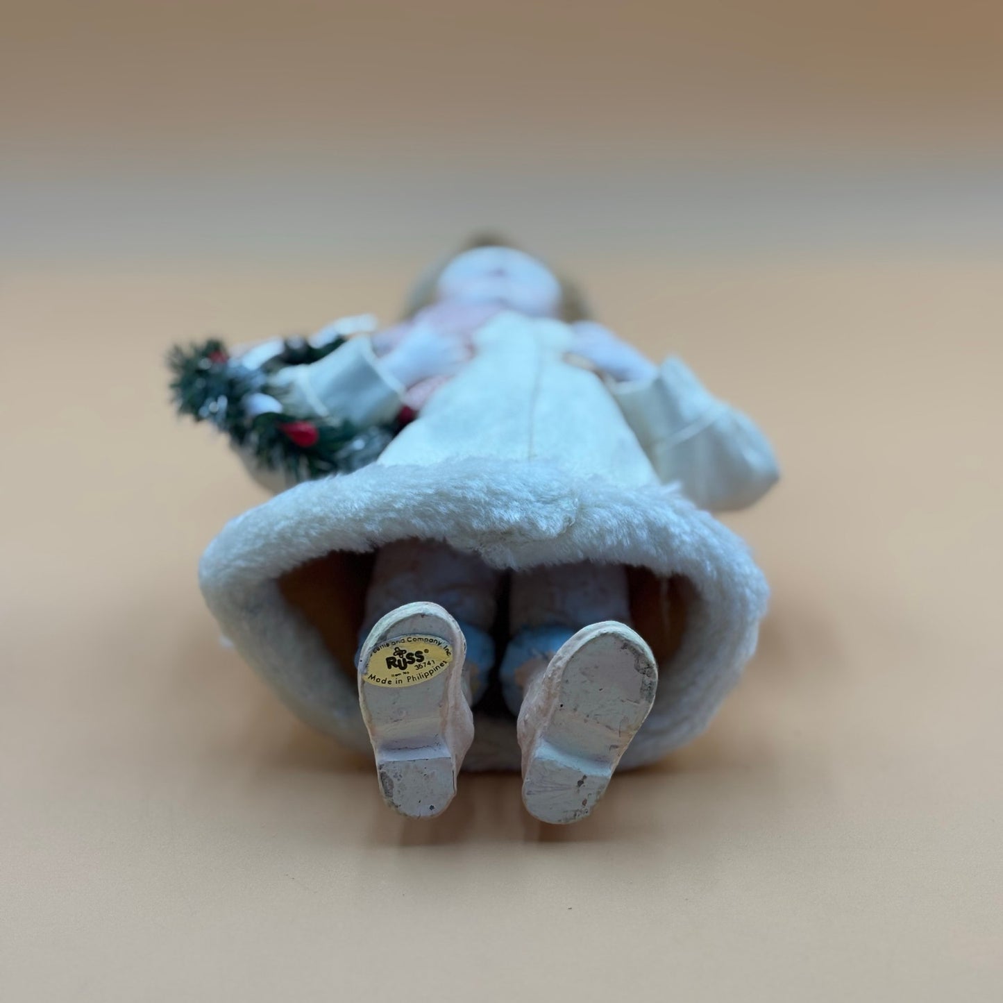 Russ Berrie Christmas Angel Figurine with Wreath – Made in the Philippines