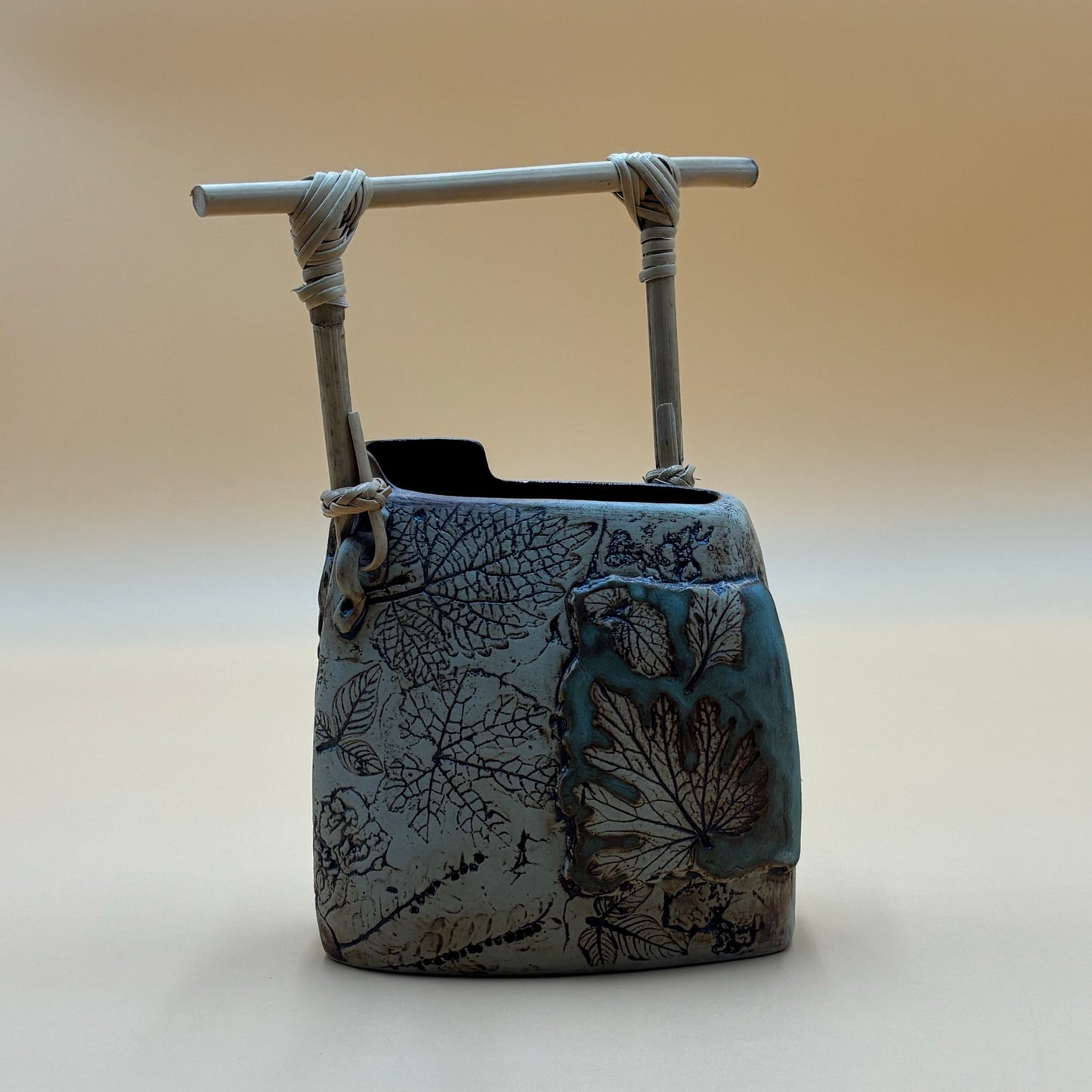 TENMOKU Malaysia Handicraft Pottery Vase with Bamboo Handle – Leaf Design