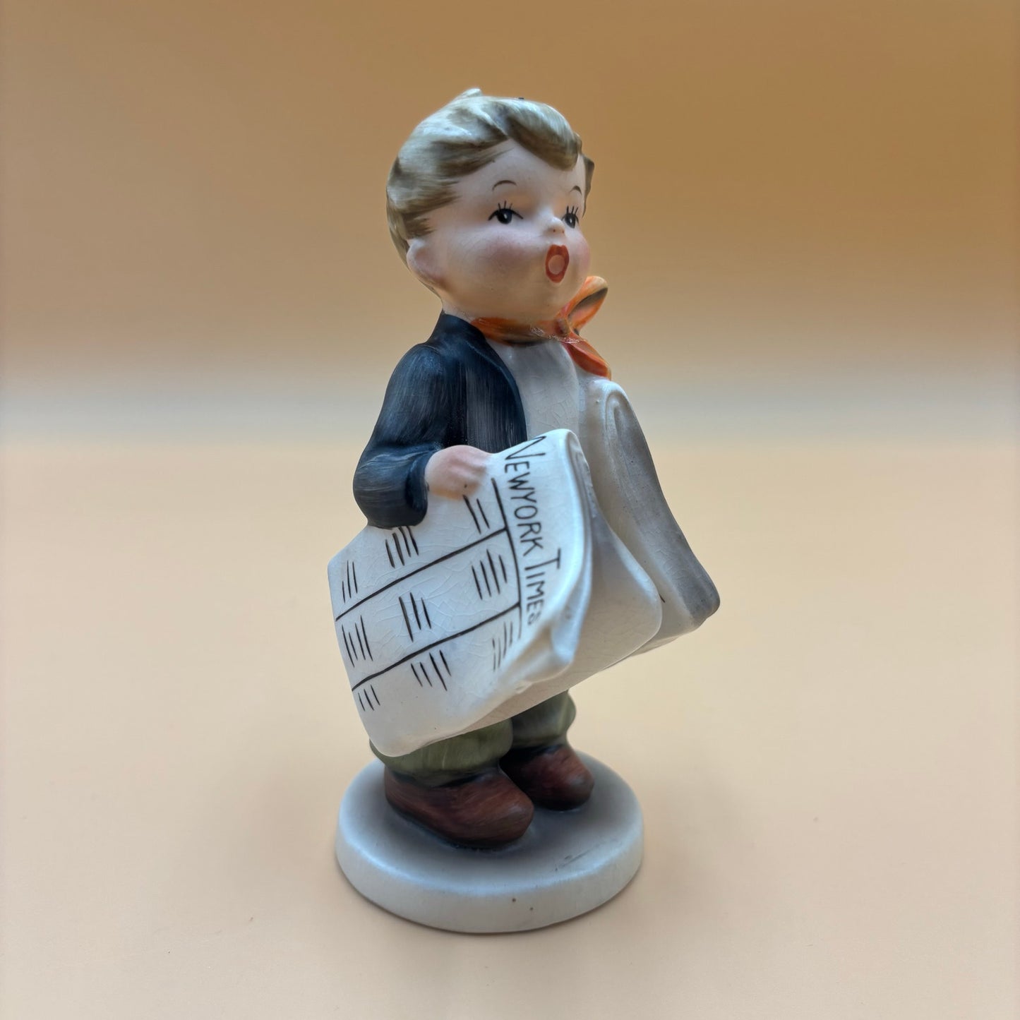 Napco “Newsboy” Porcelain Figurine – AH1B Japan 1950s