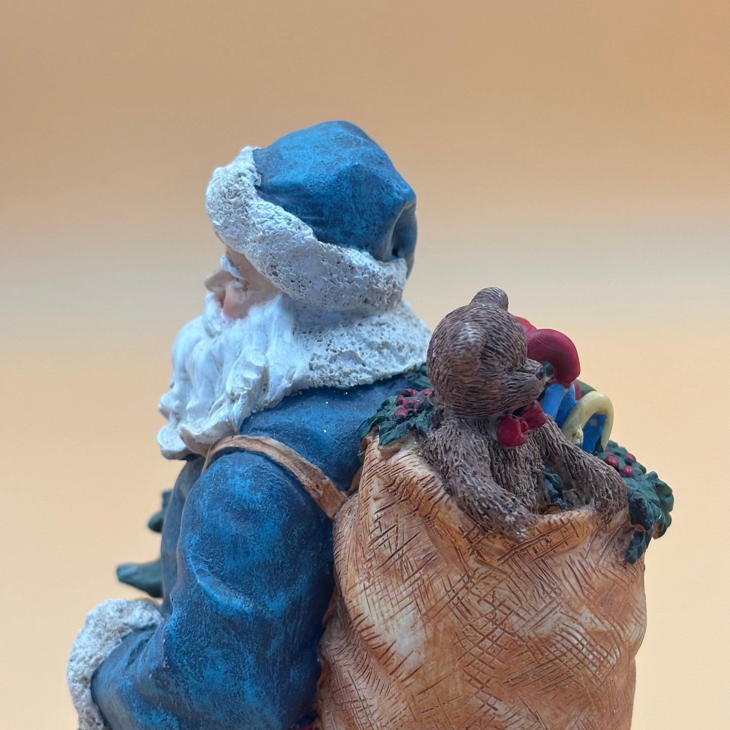 Lang & Wise Classic Santa by Susan Winget – “Santa’s Blue Coat” 1998 Figurine