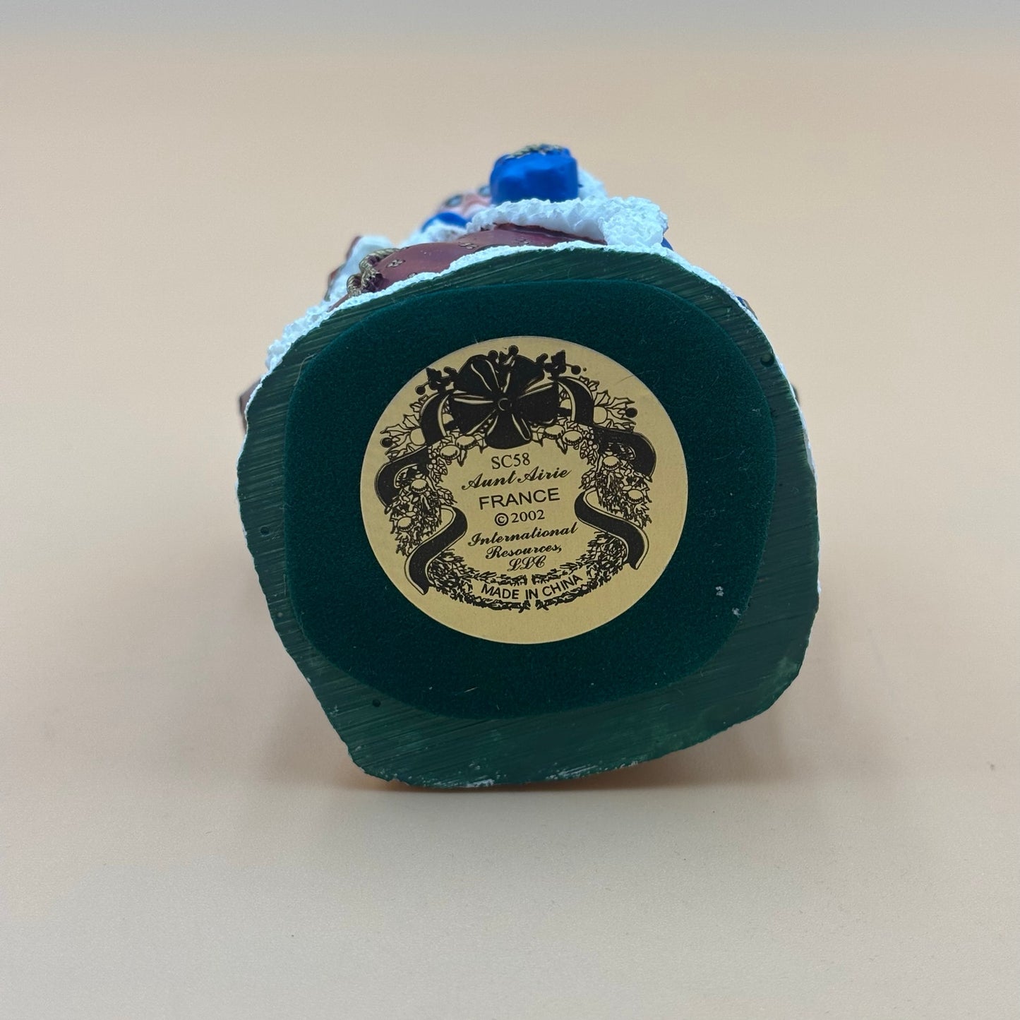 Aunt Airie (France) – International Santa Claus Collection Figurine