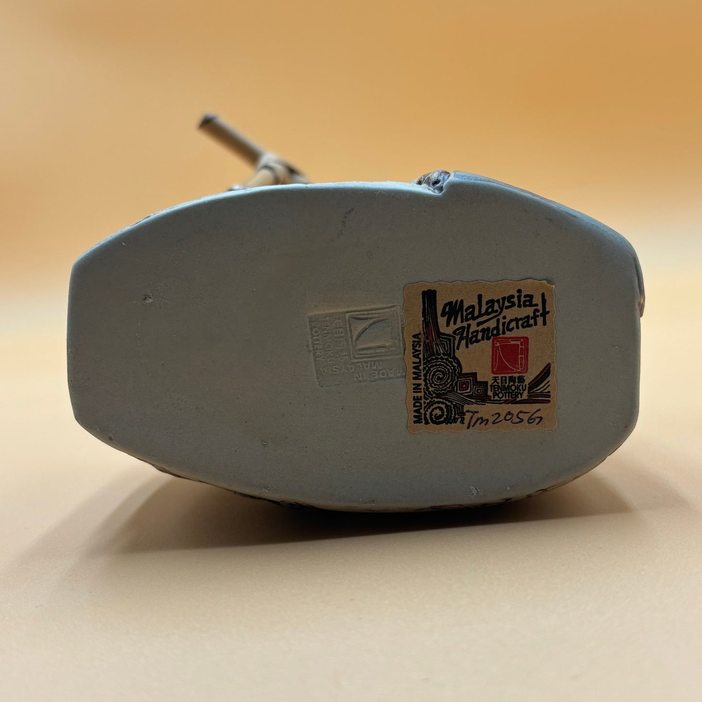 TENMOKU Malaysia Handicraft Pottery Vase with Bamboo Handle – Leaf Design