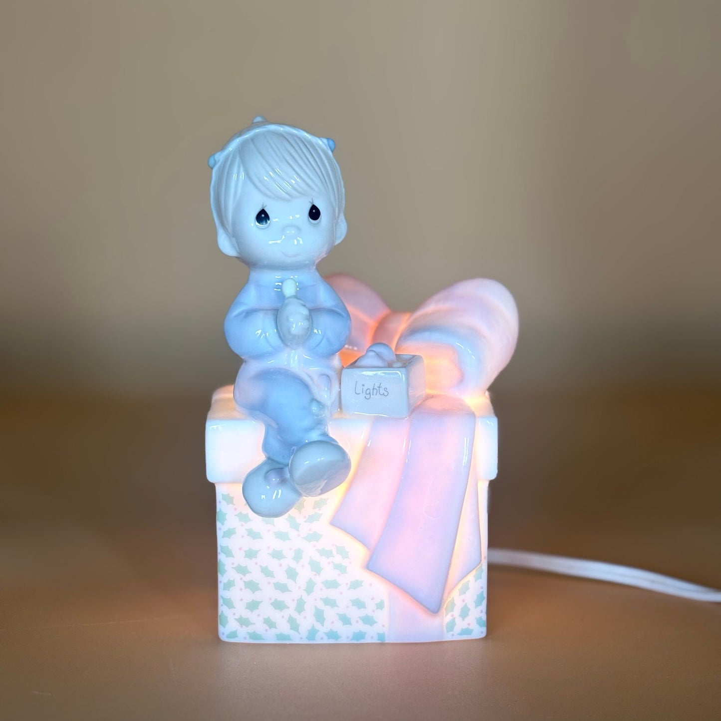 Precious Moments Enesco Lighted Gift Figurine – Boy Praying – 1991