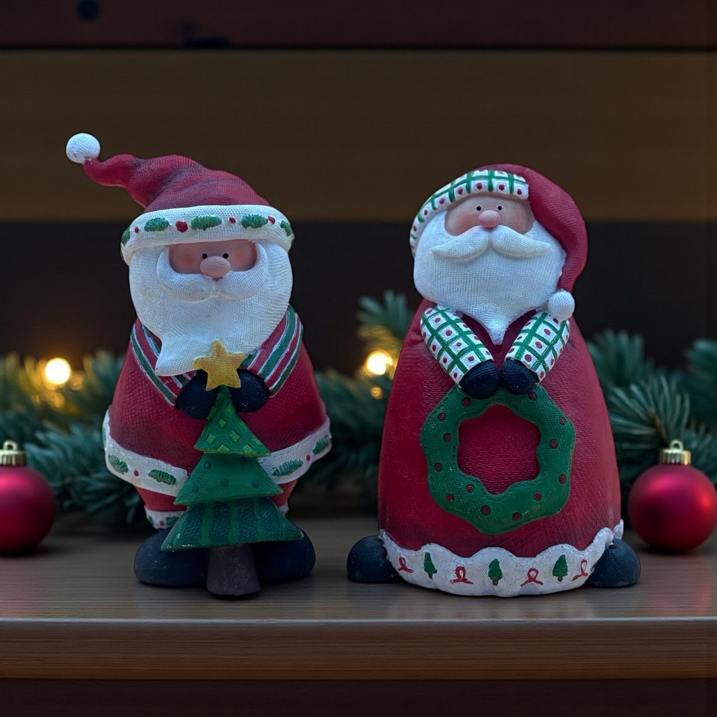 Pair of Santa Claus Resin Figurines – Festive Christmas Decor