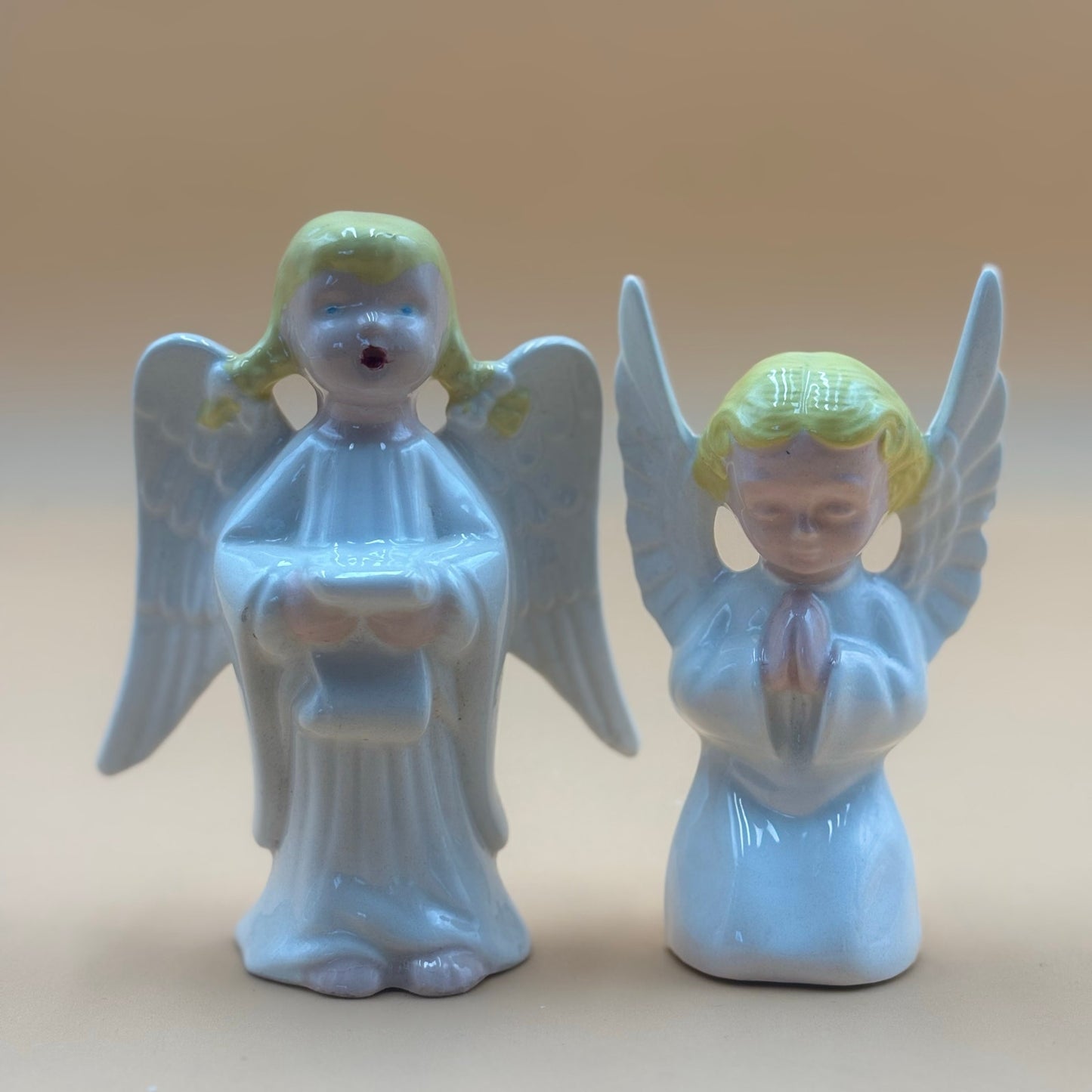 Pair of Vintage Holland Mold-Style White Ceramic Angels – Scroll & Prayer