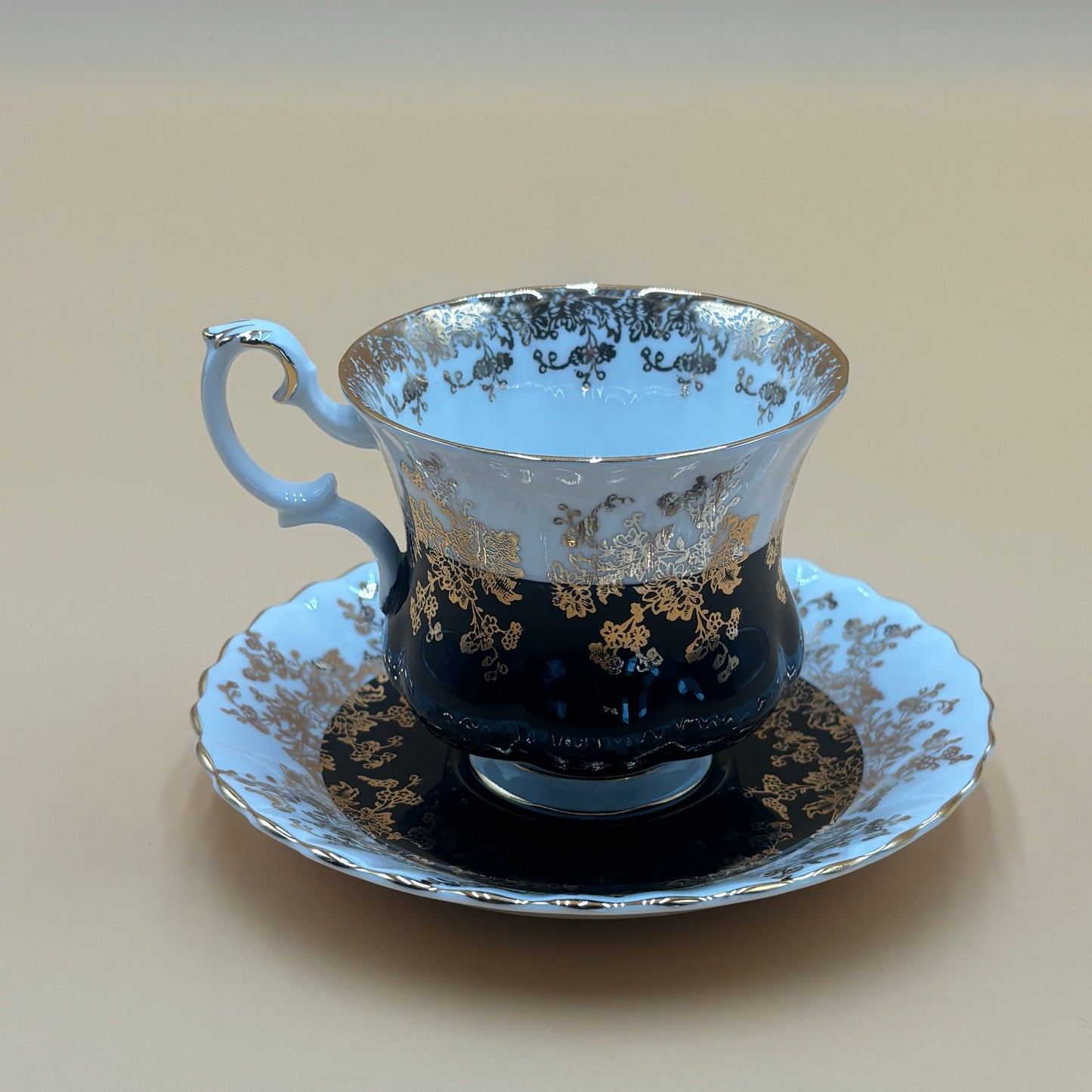 Royal Albert Bone China Teacup & Saucer – Regal Series (England)