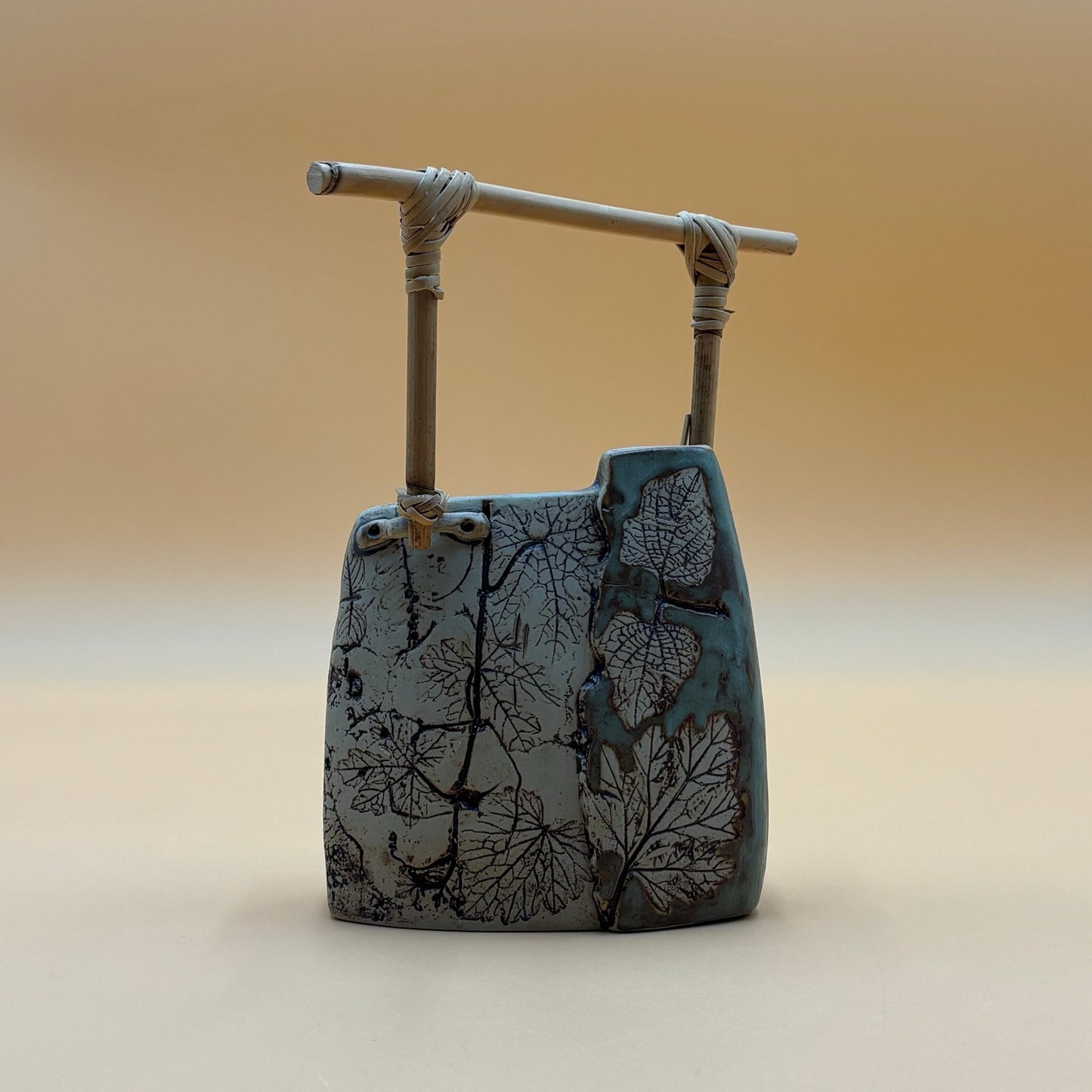 TENMOKU Malaysia Handicraft Pottery Vase with Bamboo Handle – Leaf Design