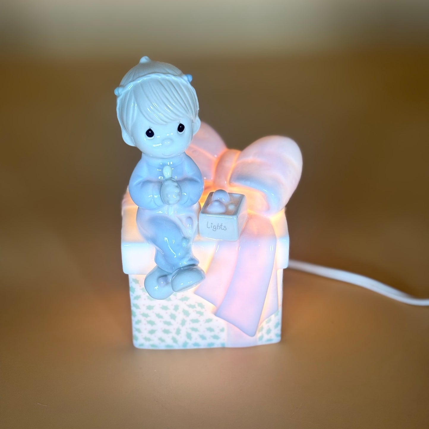 Precious Moments Enesco Lighted Gift Figurine – Boy Praying – 1991