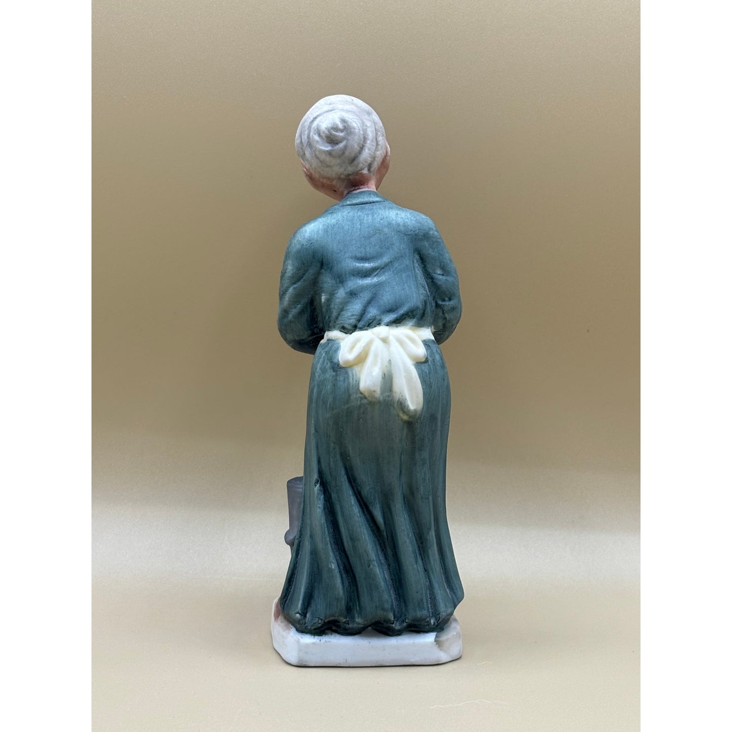 Vintage Napcoware Hand-Painted Laundress Figurine (C-5462)