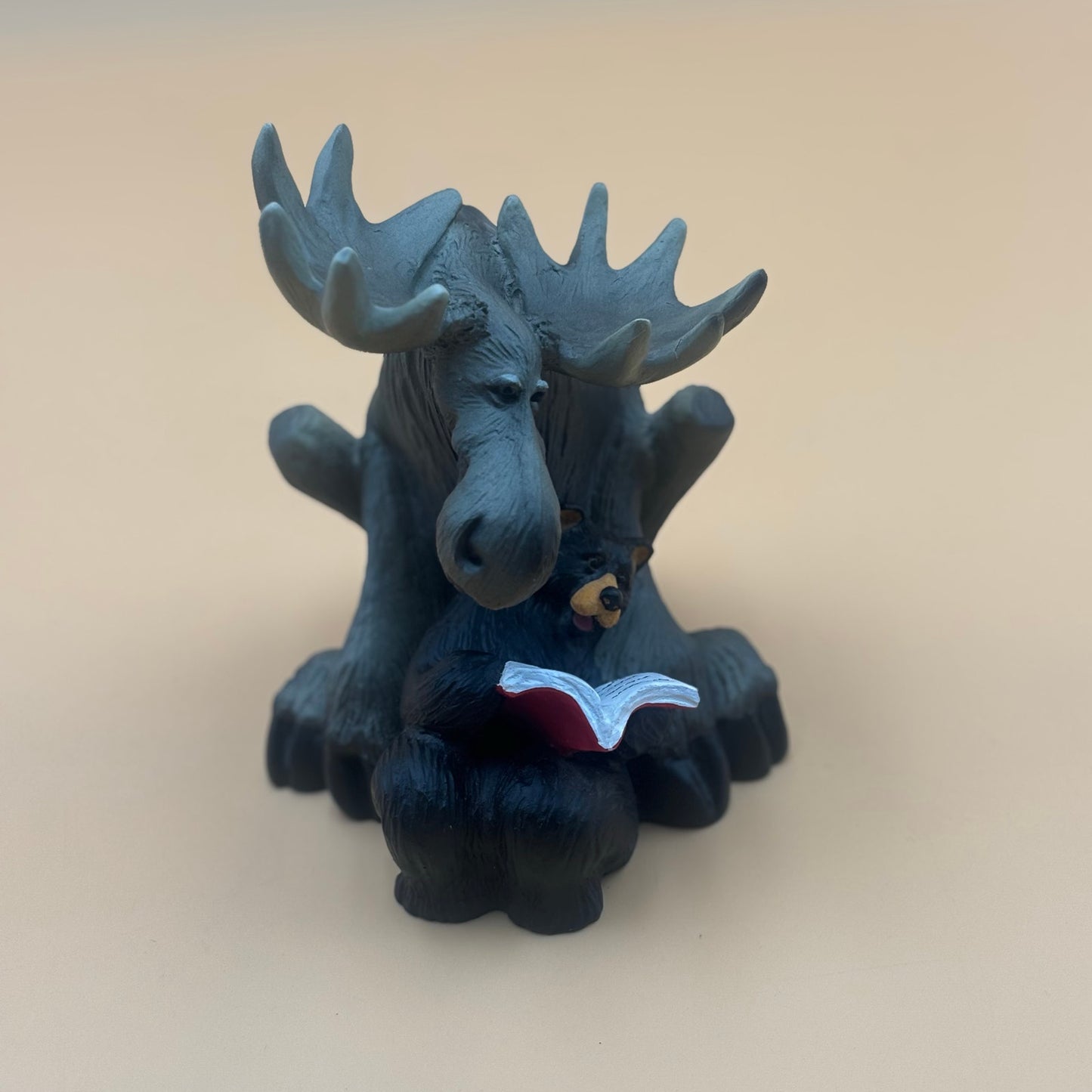 Big Sky Carvers Bearfoots “Mooses” Figurine – 2000 Reading Moose and Bear