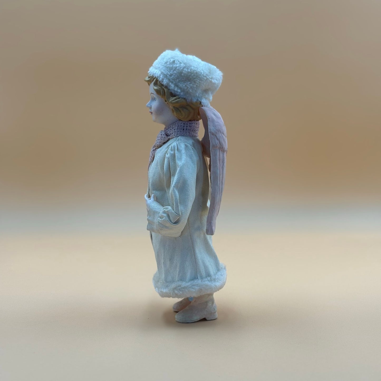 Russ Berrie Christmas Angel Figurine with Wreath – Made in the Philippines