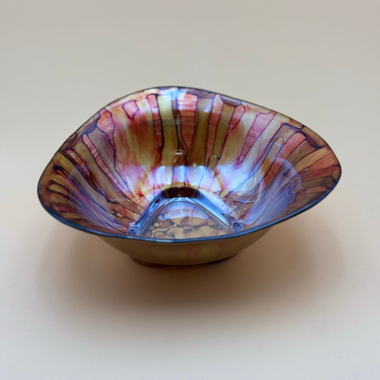 Il Quadrifoglio Hand Decorated Iridescent Art Glass Bowl (Italy)