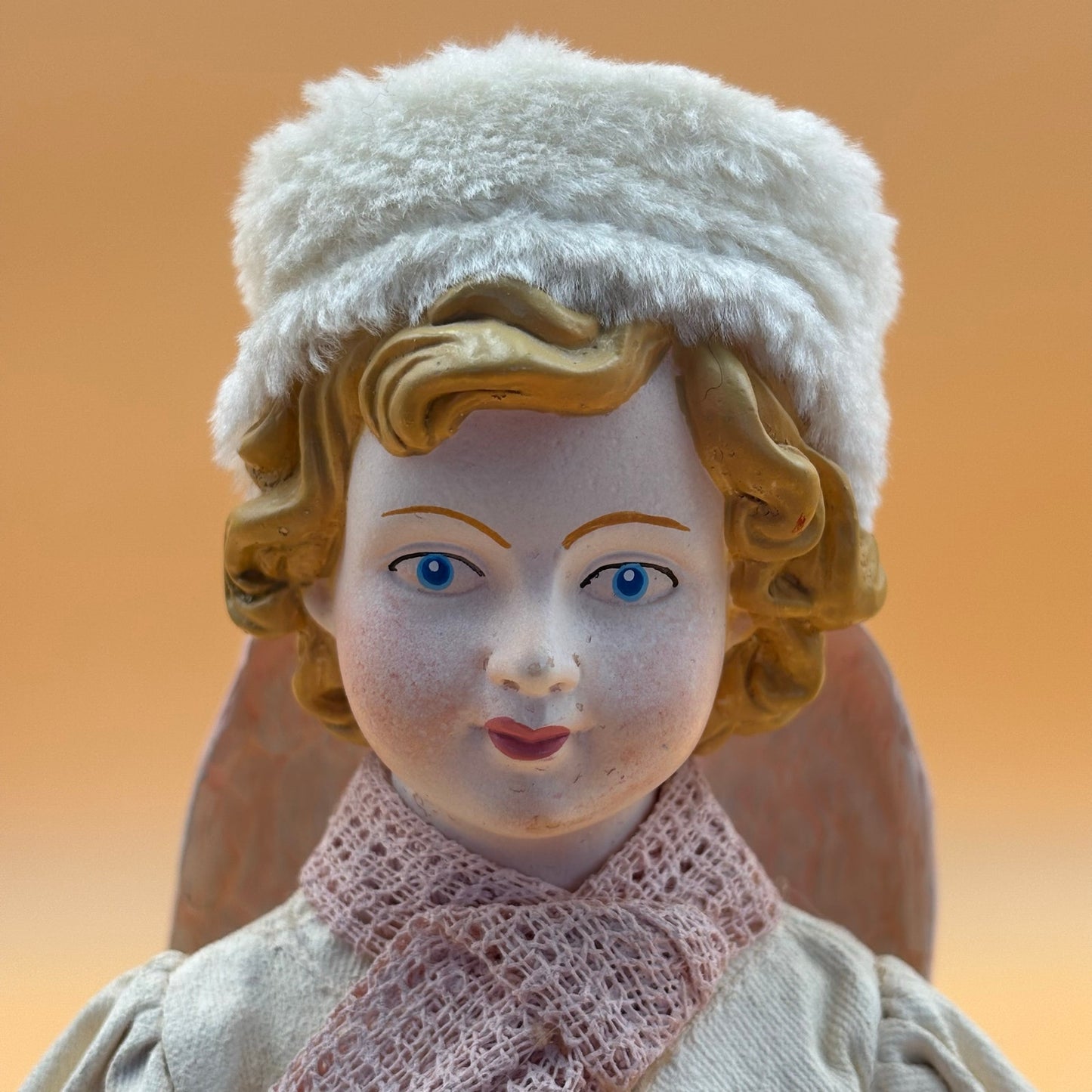 Russ Berrie Christmas Angel Figurine with Wreath – Made in the Philippines