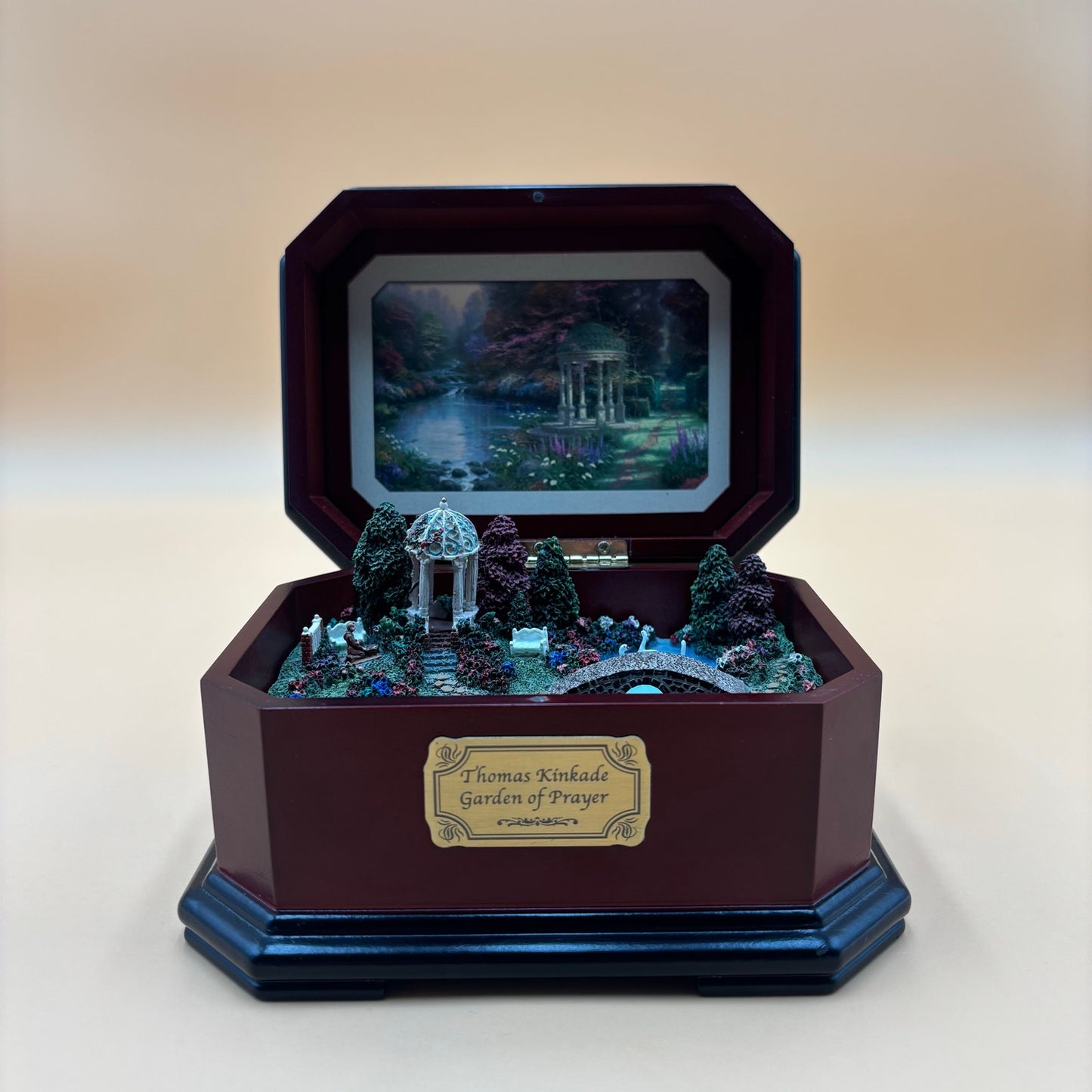 Thomas Kinkade Garden of Prayer Music Box – Ardleigh Elliott, Plays “You’ll Never Walk Alone”