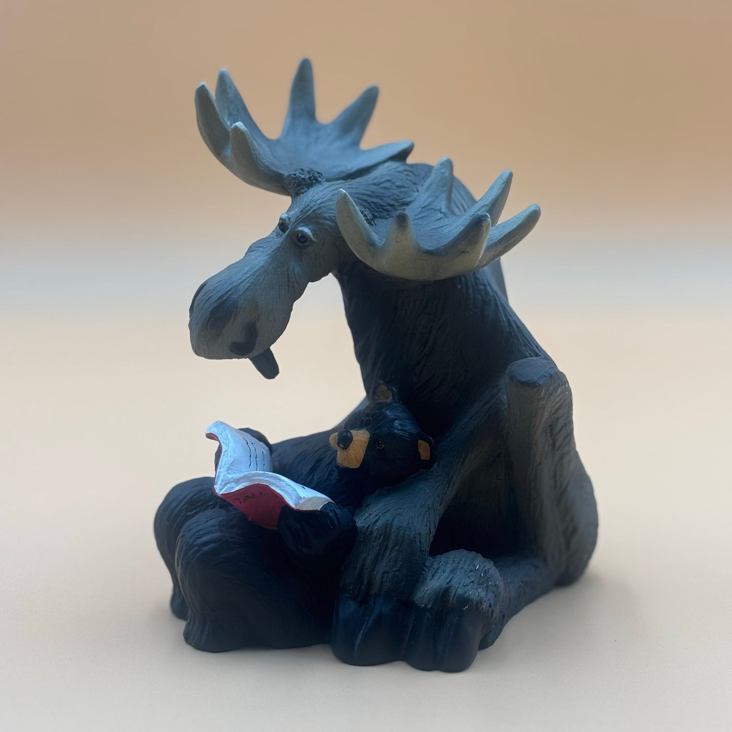 Big Sky Carvers Bearfoots “Mooses” Figurine – 2000 Reading Moose and Bear