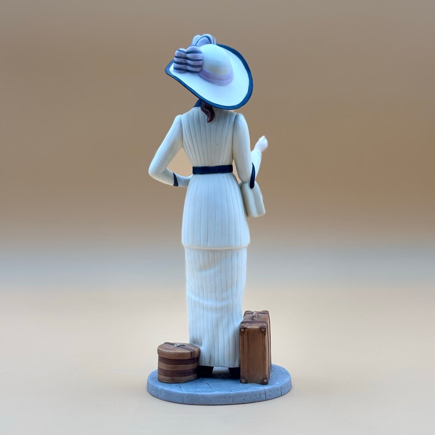 Home Interiors “Bon Voyage” Statue – 2002 Figurine