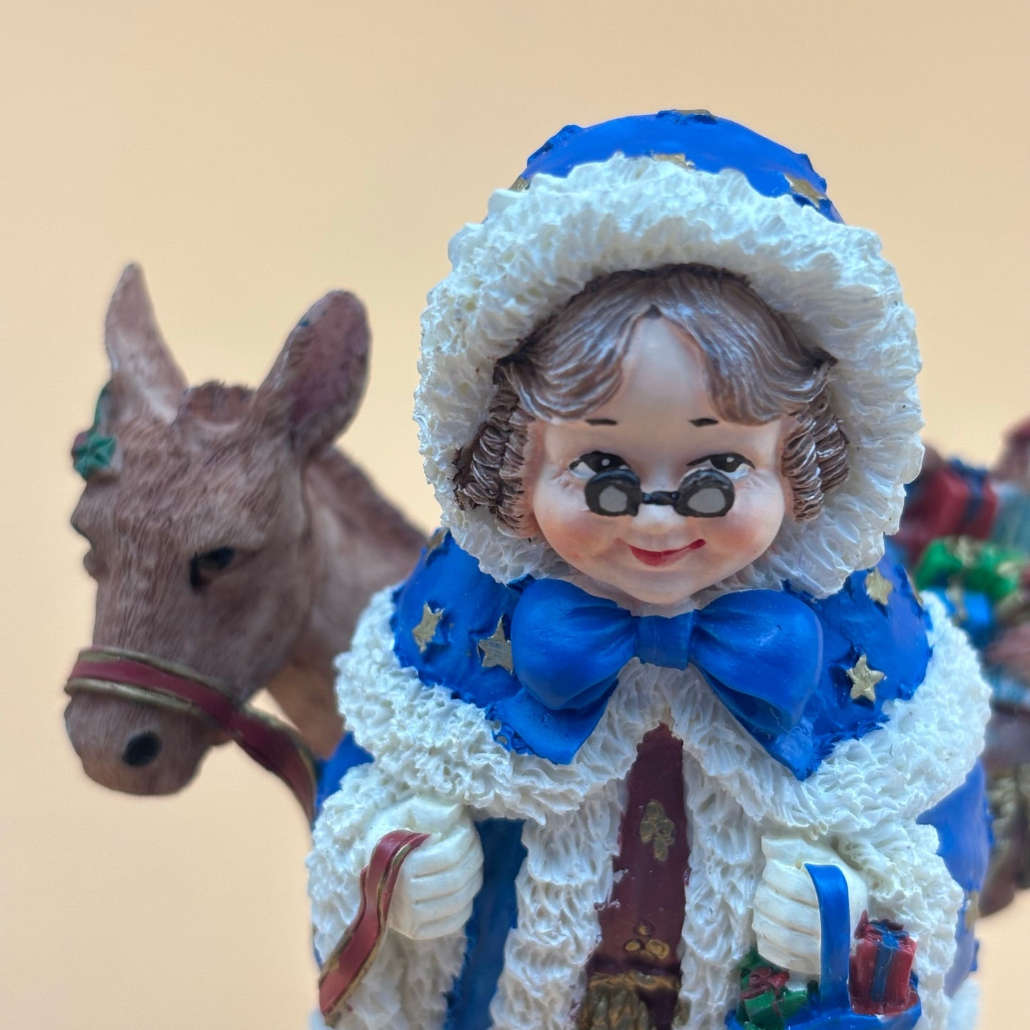 Aunt Airie (France) – International Santa Claus Collection Figurine