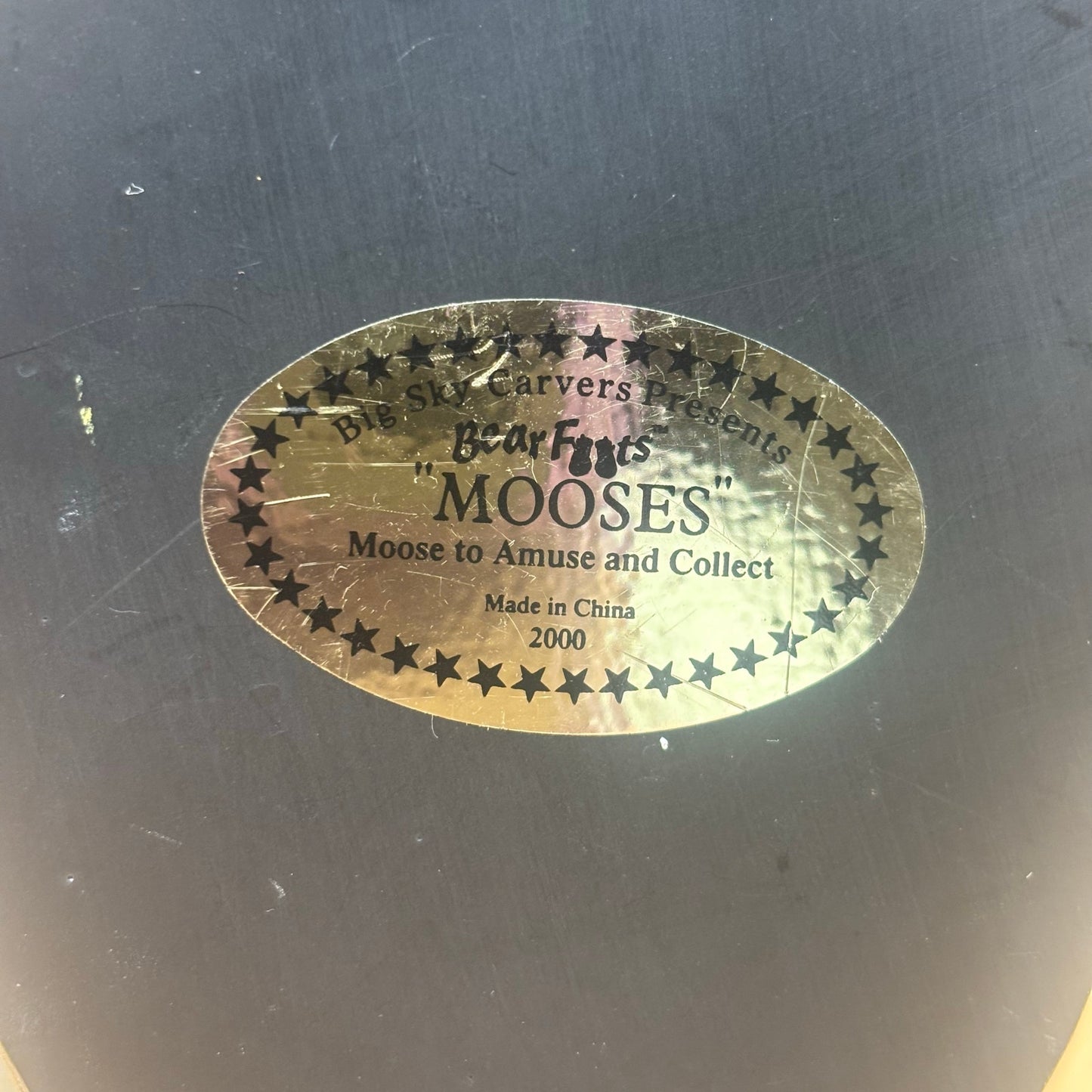 Big Sky Carvers Bearfoots “Mooses” Figurine – 2000 Reading Moose and Bear