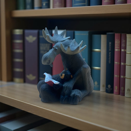 Big Sky Carvers Bearfoots “Mooses” Figurine – 2000 Reading Moose and Bear