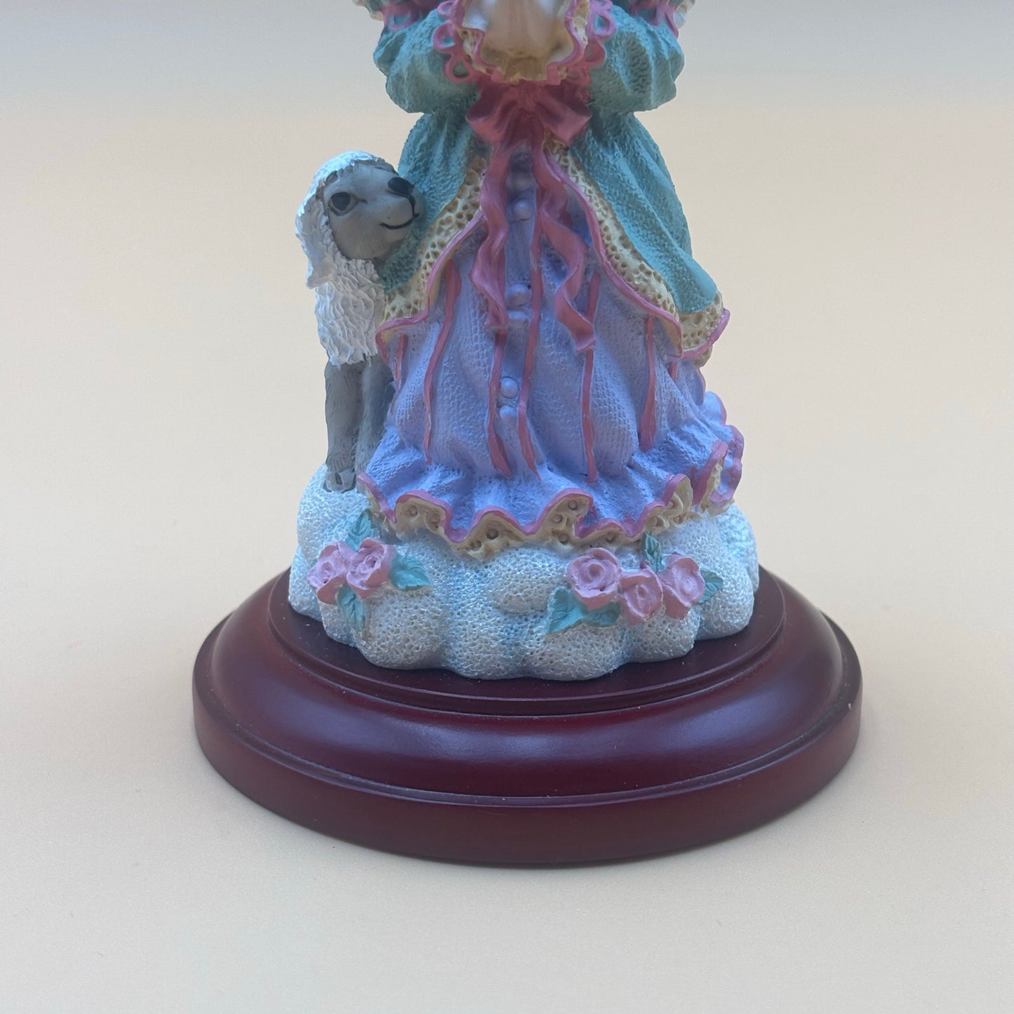 Christmas Around the World “The Praying Angel” – 1999 Angelic Virtues Series