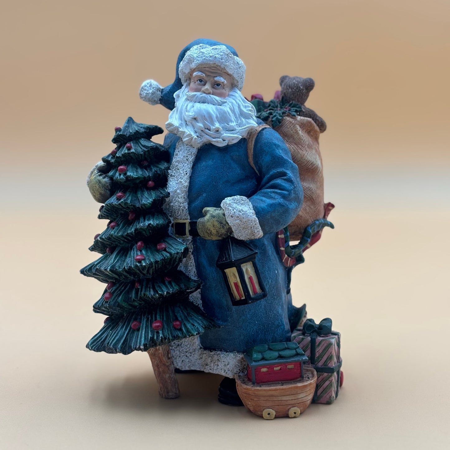 Lang & Wise Classic Santa by Susan Winget – “Santa’s Blue Coat” 1998 Figurine