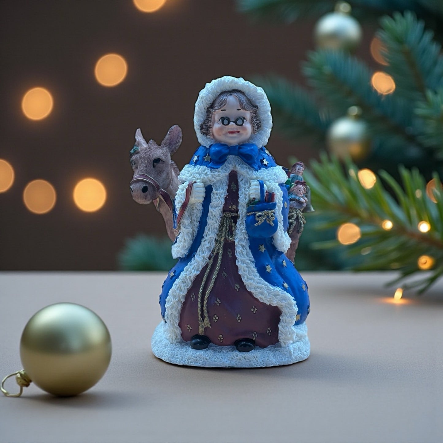 Aunt Airie (France) – International Santa Claus Collection Figurine