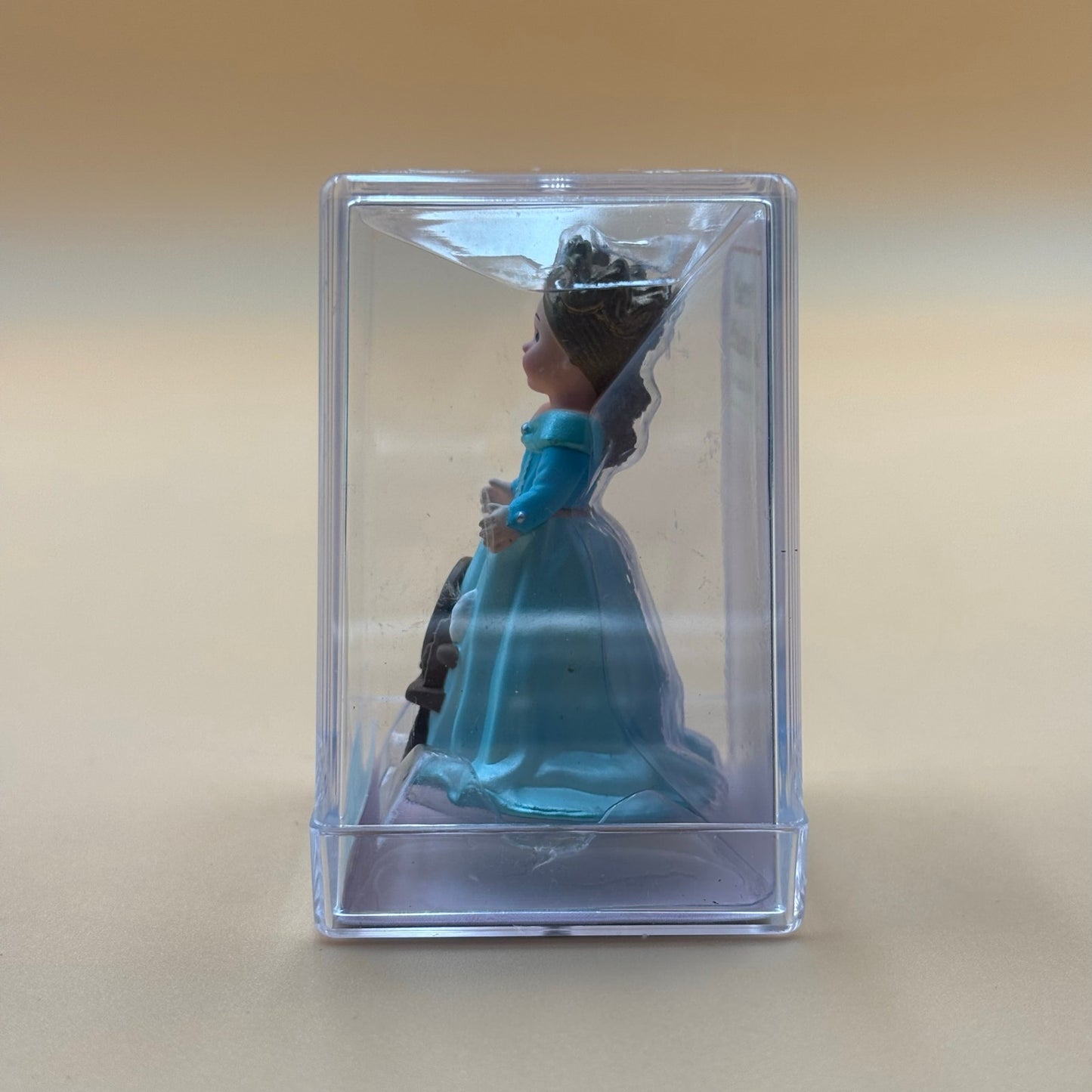 Hallmark Madame Alexander Sleeping Beauty Miniature Figurine  1997 2001 Release