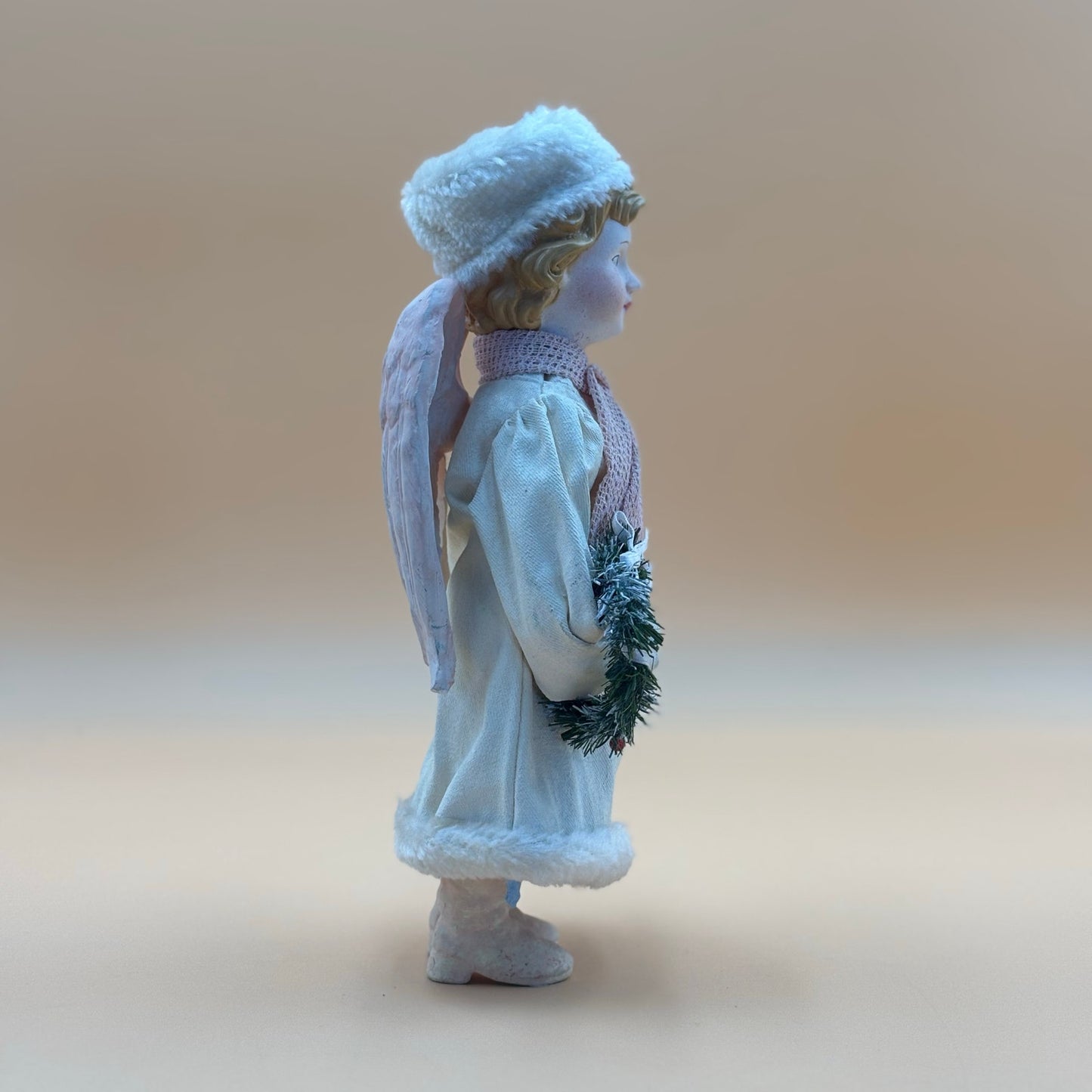 Russ Berrie Christmas Angel Figurine with Wreath – Made in the Philippines
