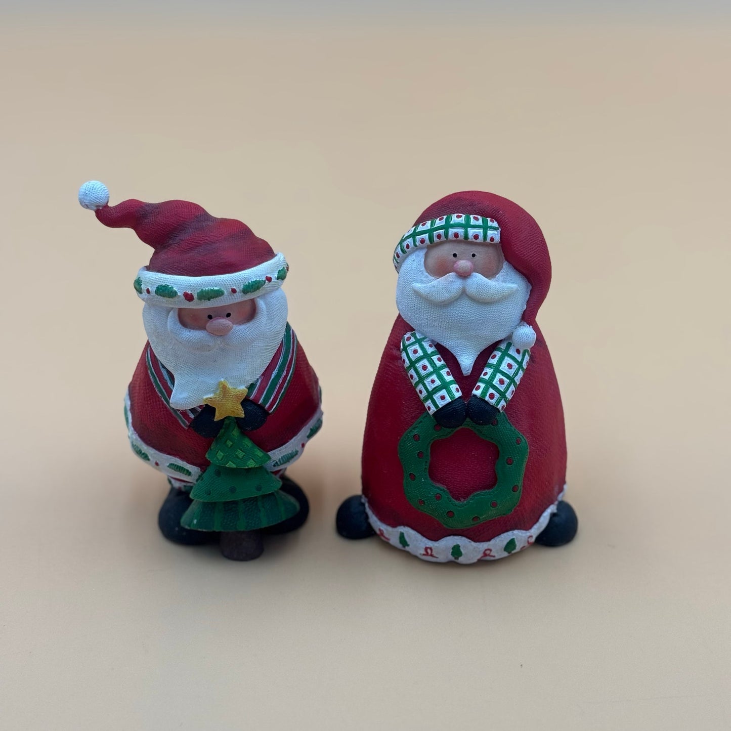 Pair of Santa Claus Resin Figurines – Festive Christmas Decor