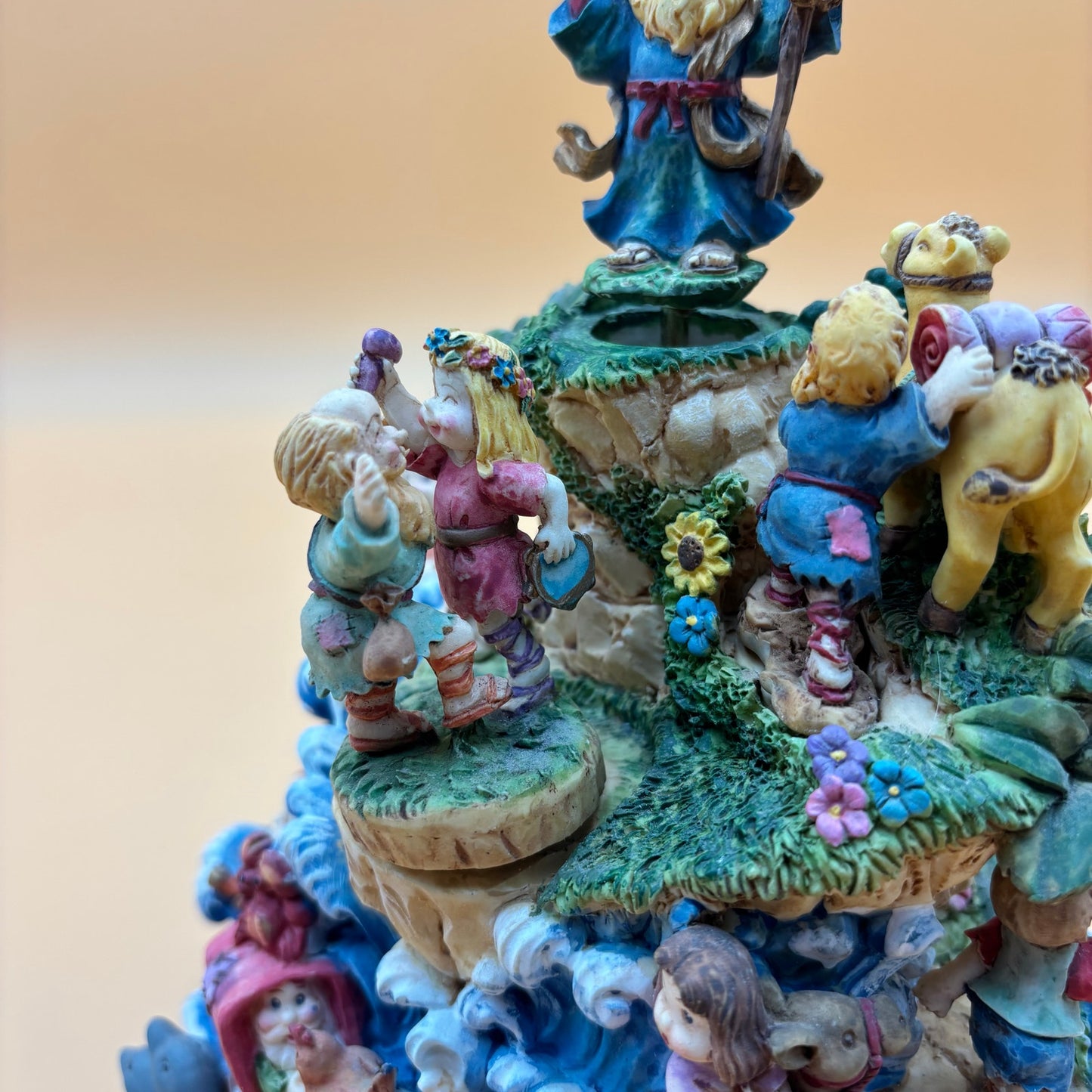 Vintage Biblical Music Box – Rotating Figurines Playing “Chariots of Fire”