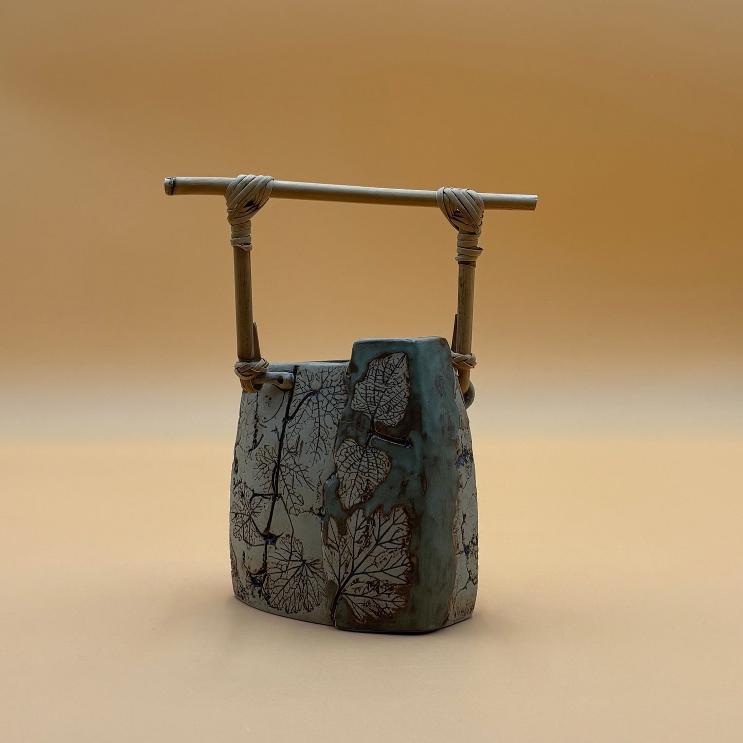 TENMOKU Malaysia Handicraft Pottery Vase with Bamboo Handle – Leaf Design