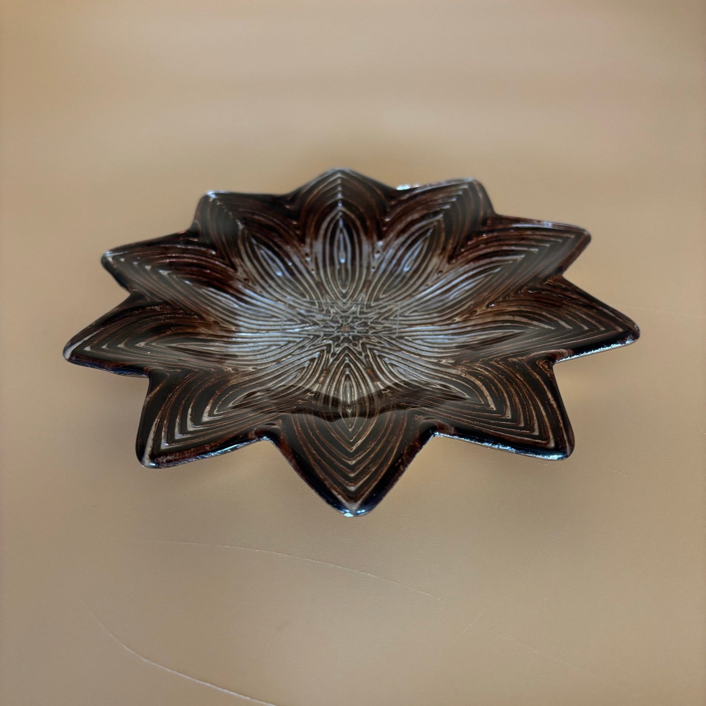 Handmade Turkish Ceramic Star Plate – Point Gold & Silver Metallic Glaze