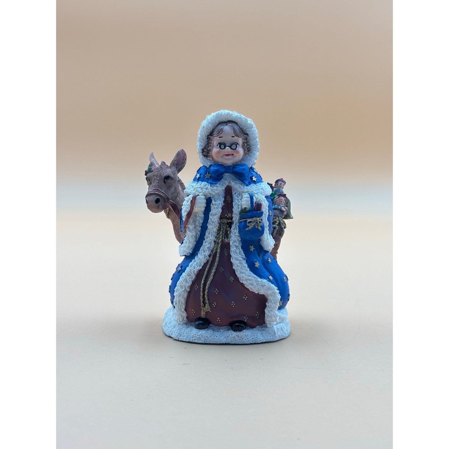 Aunt Airie (France) – International Santa Claus Collection Figurine